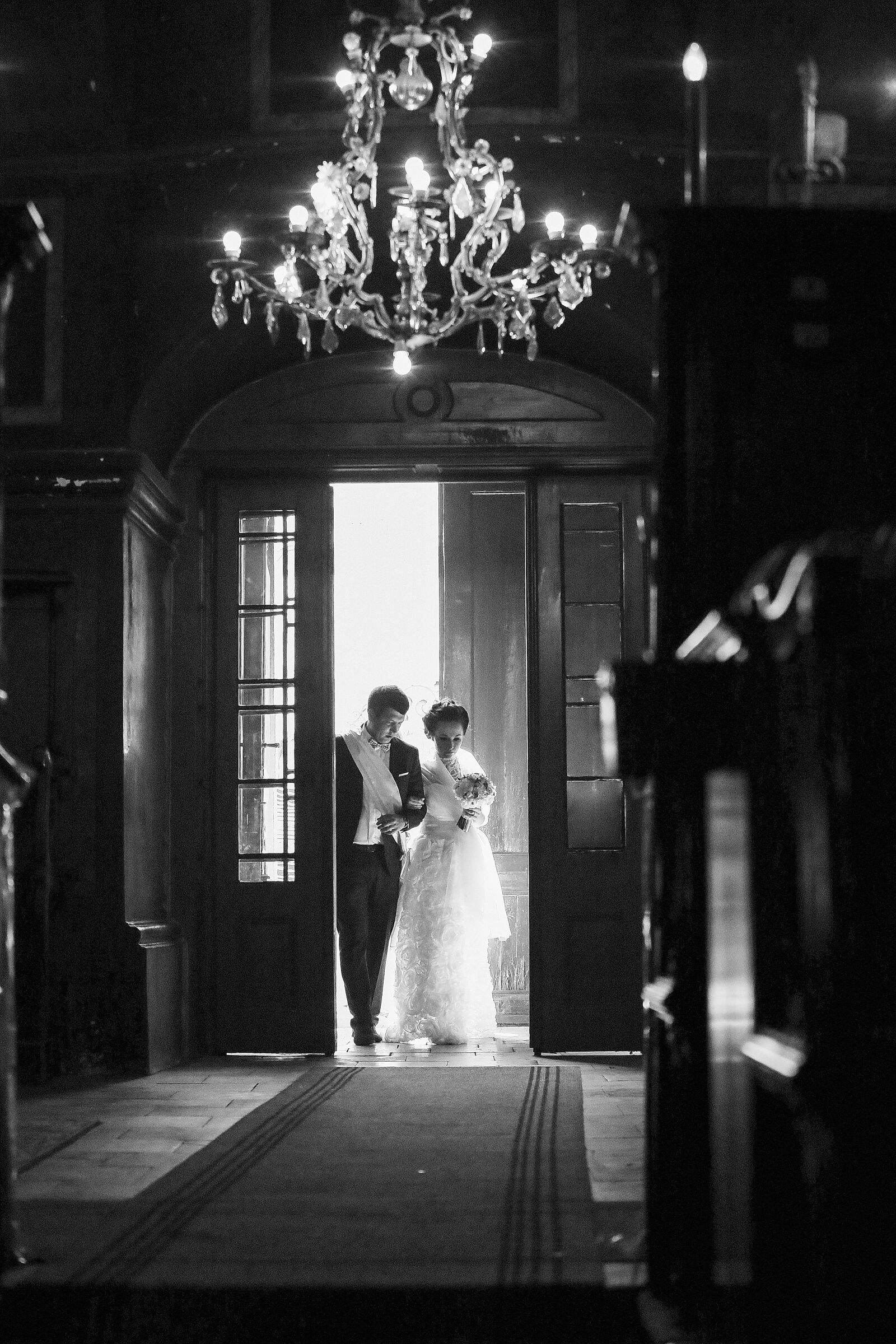 Canon EOS 5D Mark III sample photo. Groom, bride, church, entrance photography