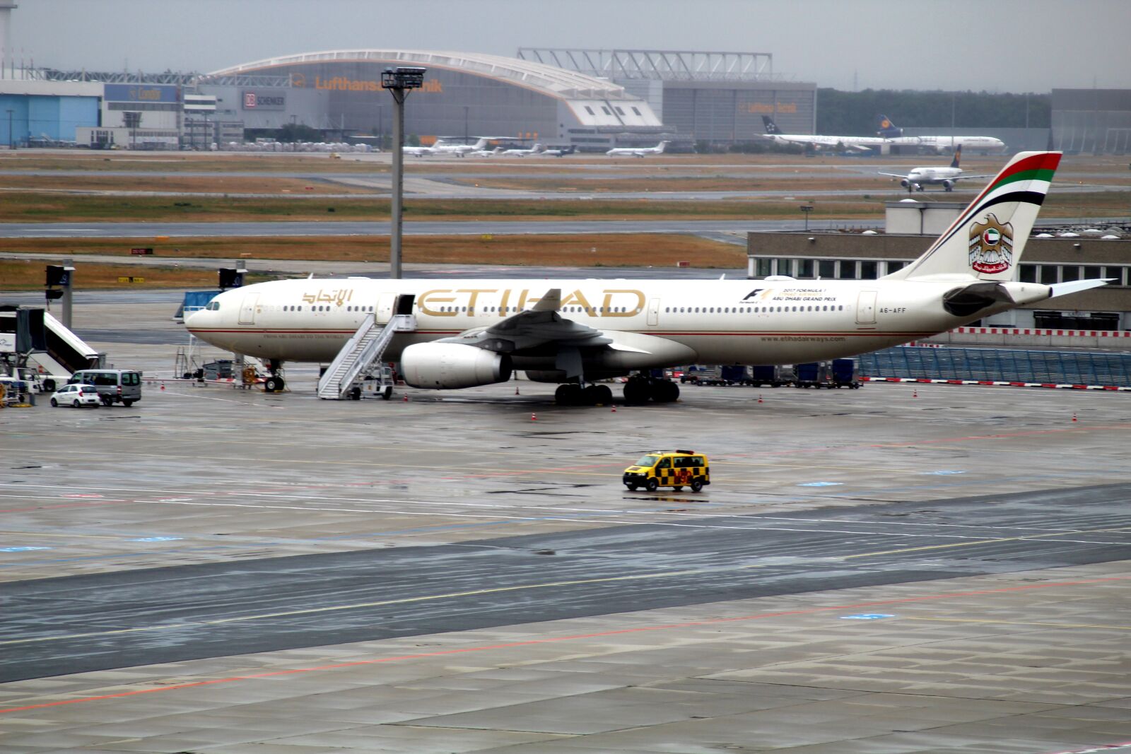 Canon EOS 1300D (EOS Rebel T6 / EOS Kiss X80) sample photo. Aircraft, runway, airport photography