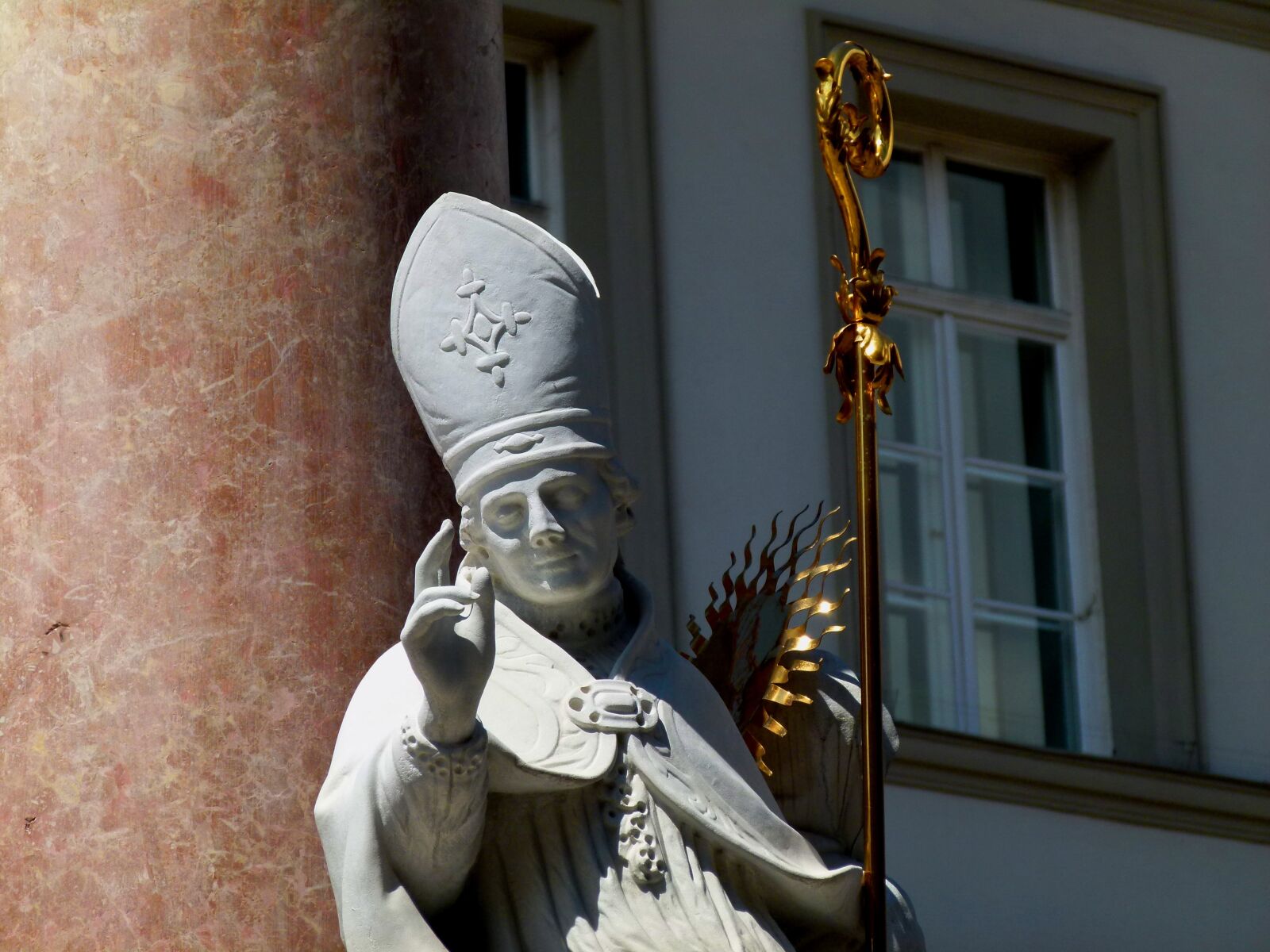 Panasonic Lumix DMC-FZ100 sample photo. Statue, church, monk photography