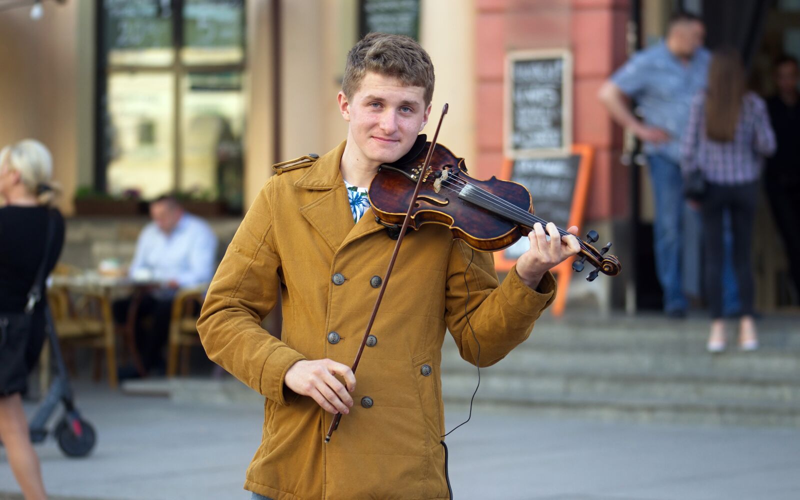Nikon D5100 sample photo. Man, singing, violin photography
