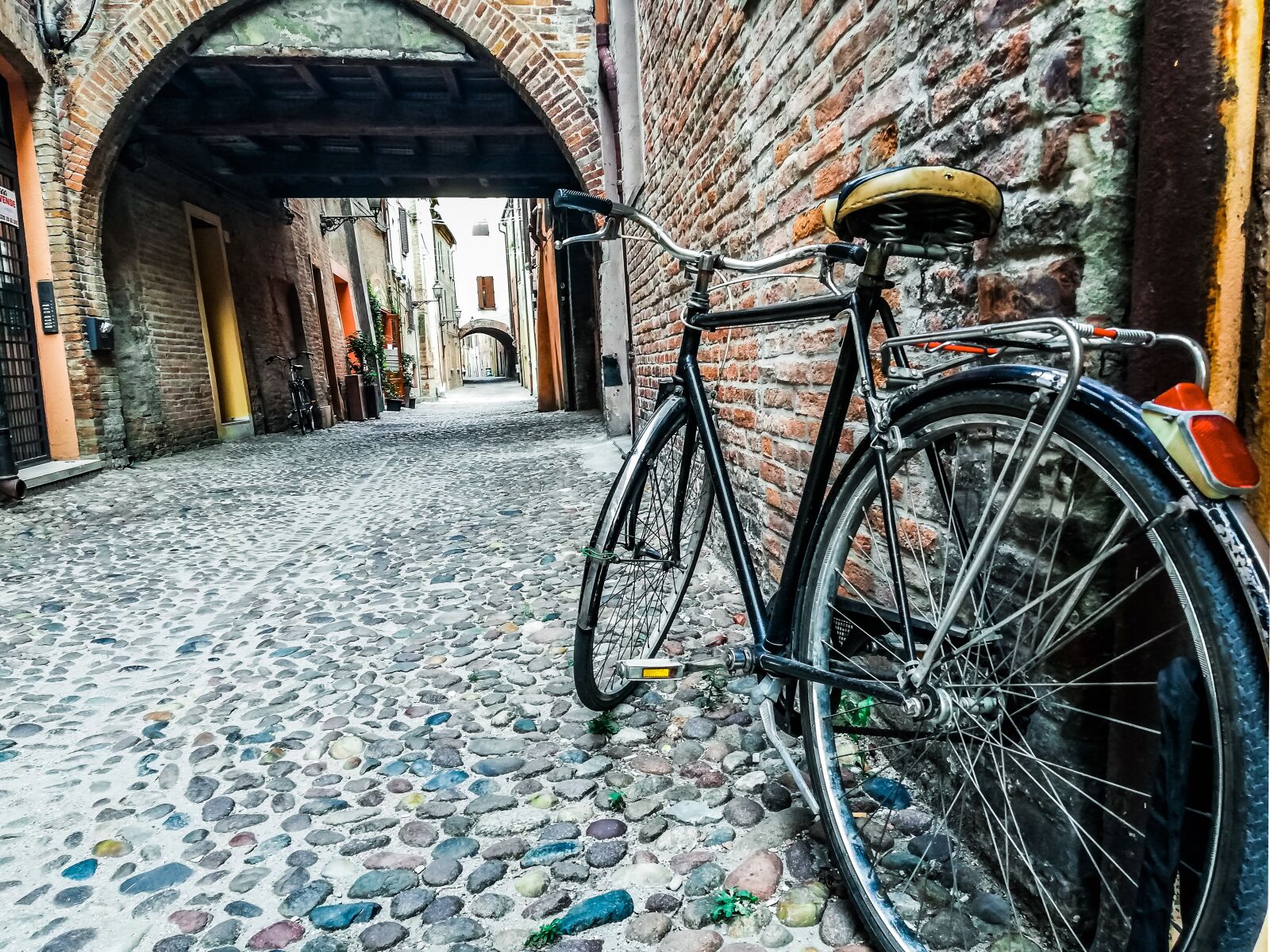 HUAWEI Mate 10 Lite sample photo. Ferrara, times, the via photography