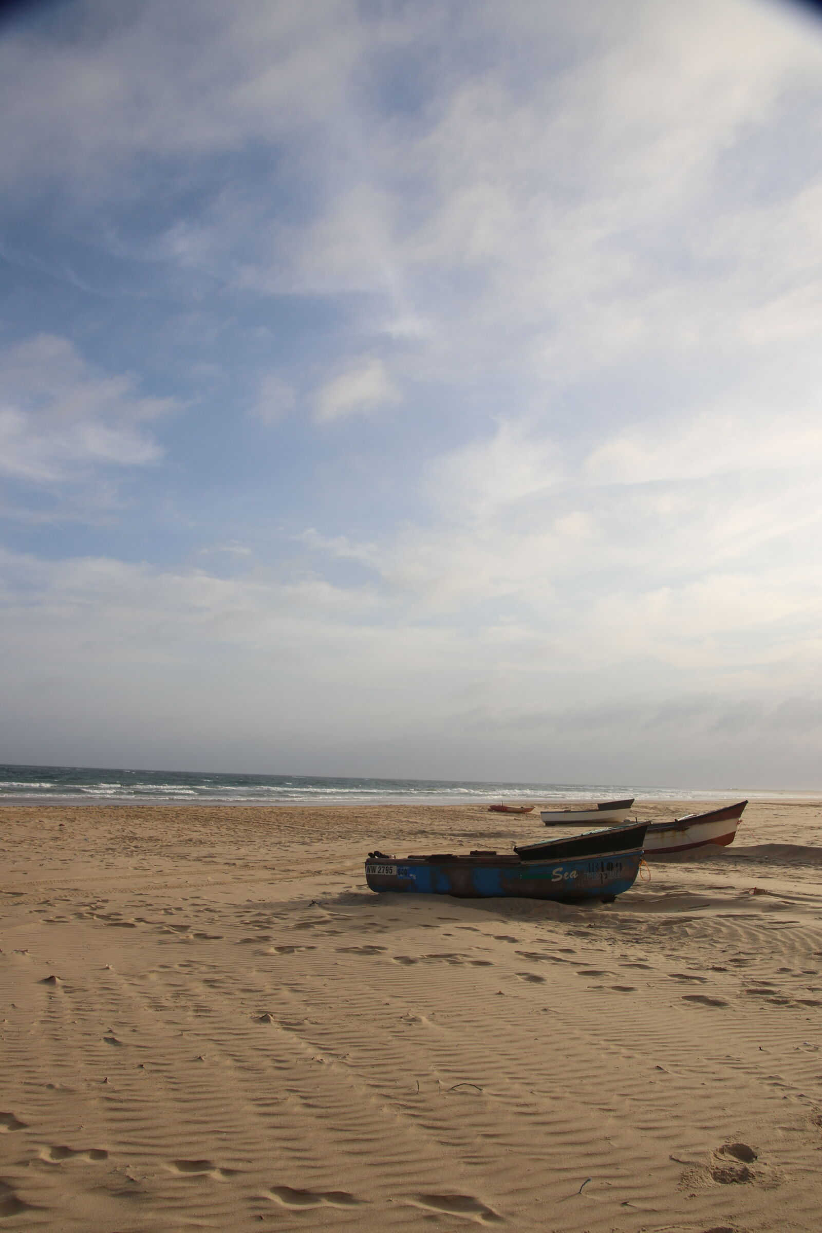 Canon EOS 7D Mark II sample photo. Beach, blue, skies, boat photography