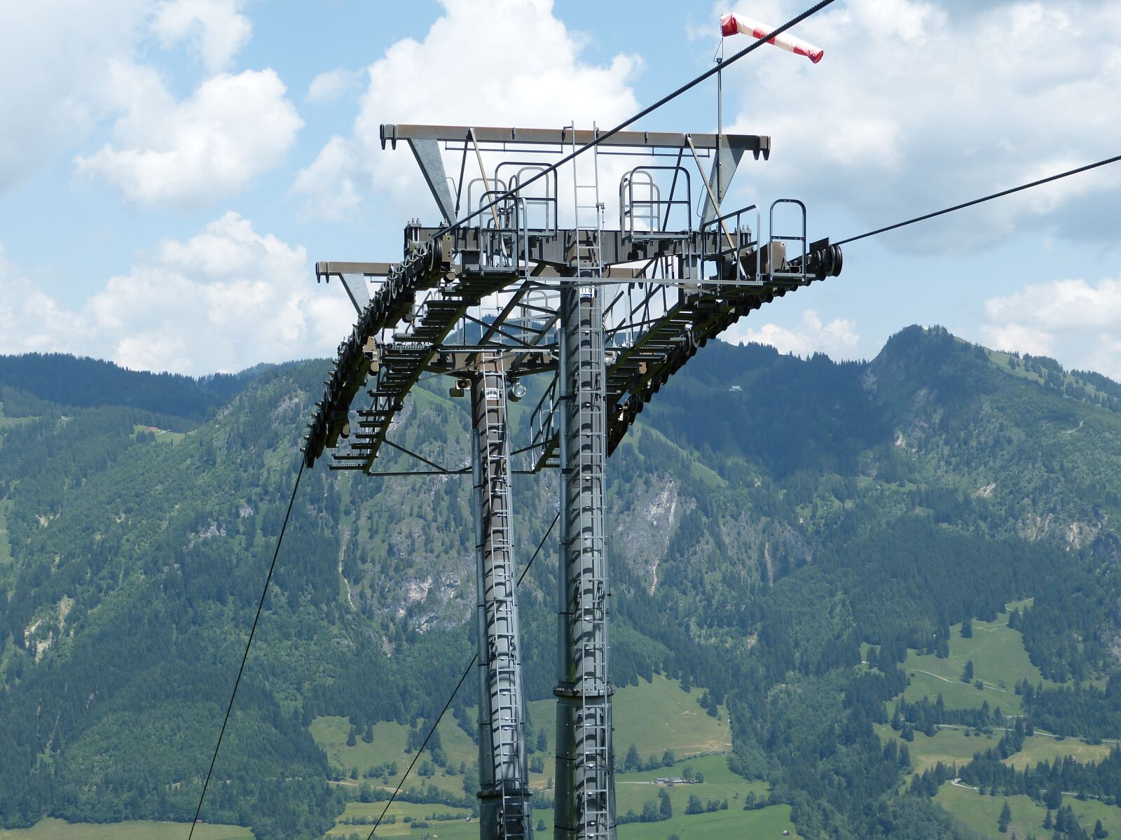 Panasonic Lumix DMC-FZ150 sample photo. Cable car support, cable photography