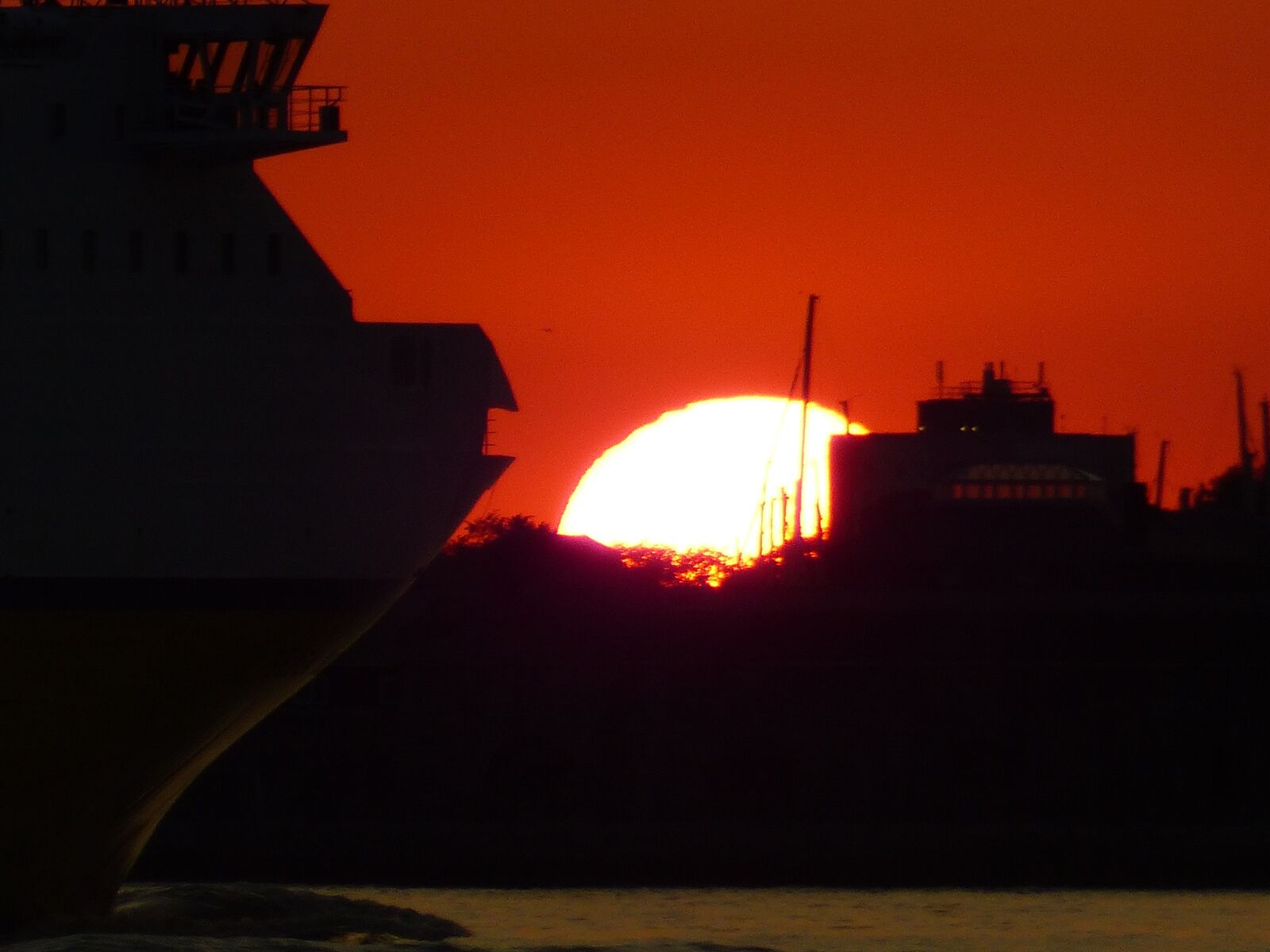 Panasonic Lumix DMC-FZ200 sample photo. Sunset, ferry, ship photography