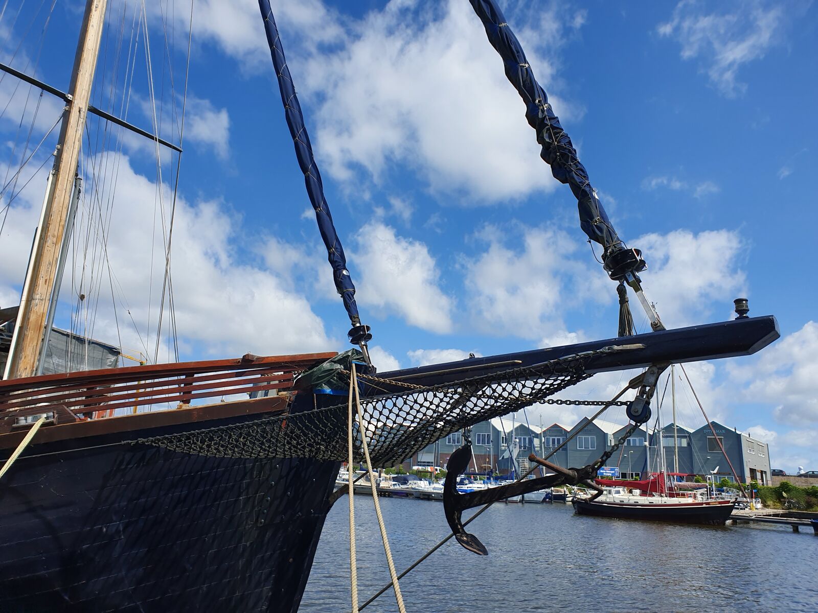 Samsung Galaxy S10+ sample photo. Sailing vessel, bug, anchor photography