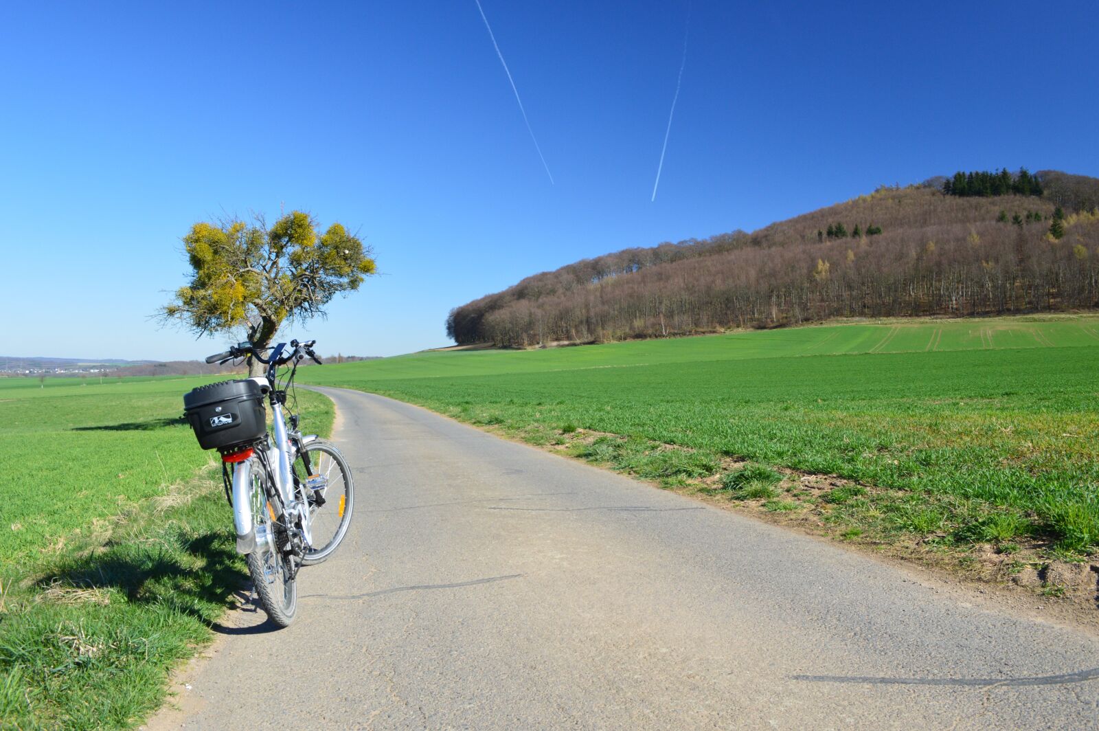 Nikon D3200 sample photo. Ebike, bike, bicycle tour photography