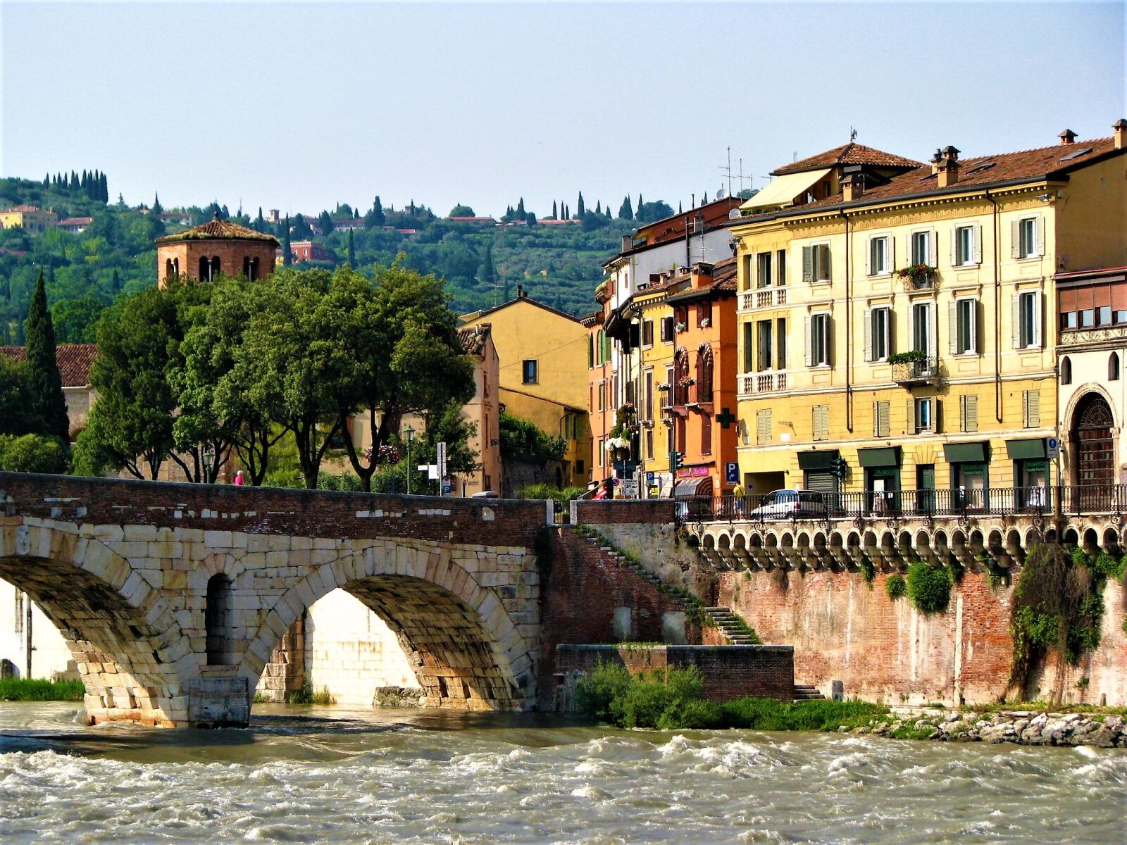 Canon POWERSHOT S5 IS sample photo. Verona, adige, architecture photography