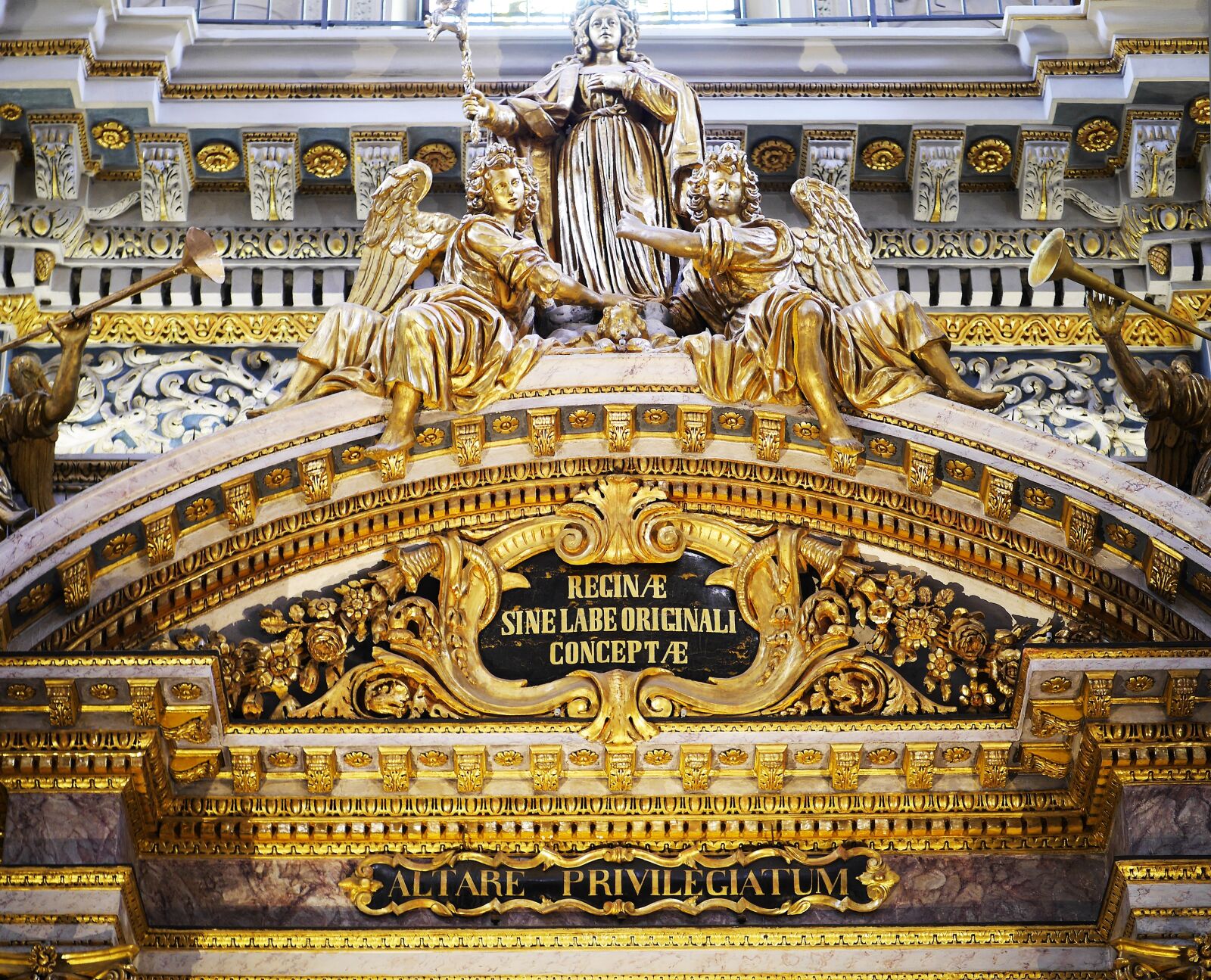 Panasonic Lumix DMC-GH3 sample photo. Nice, cathedral, side-chapel photography