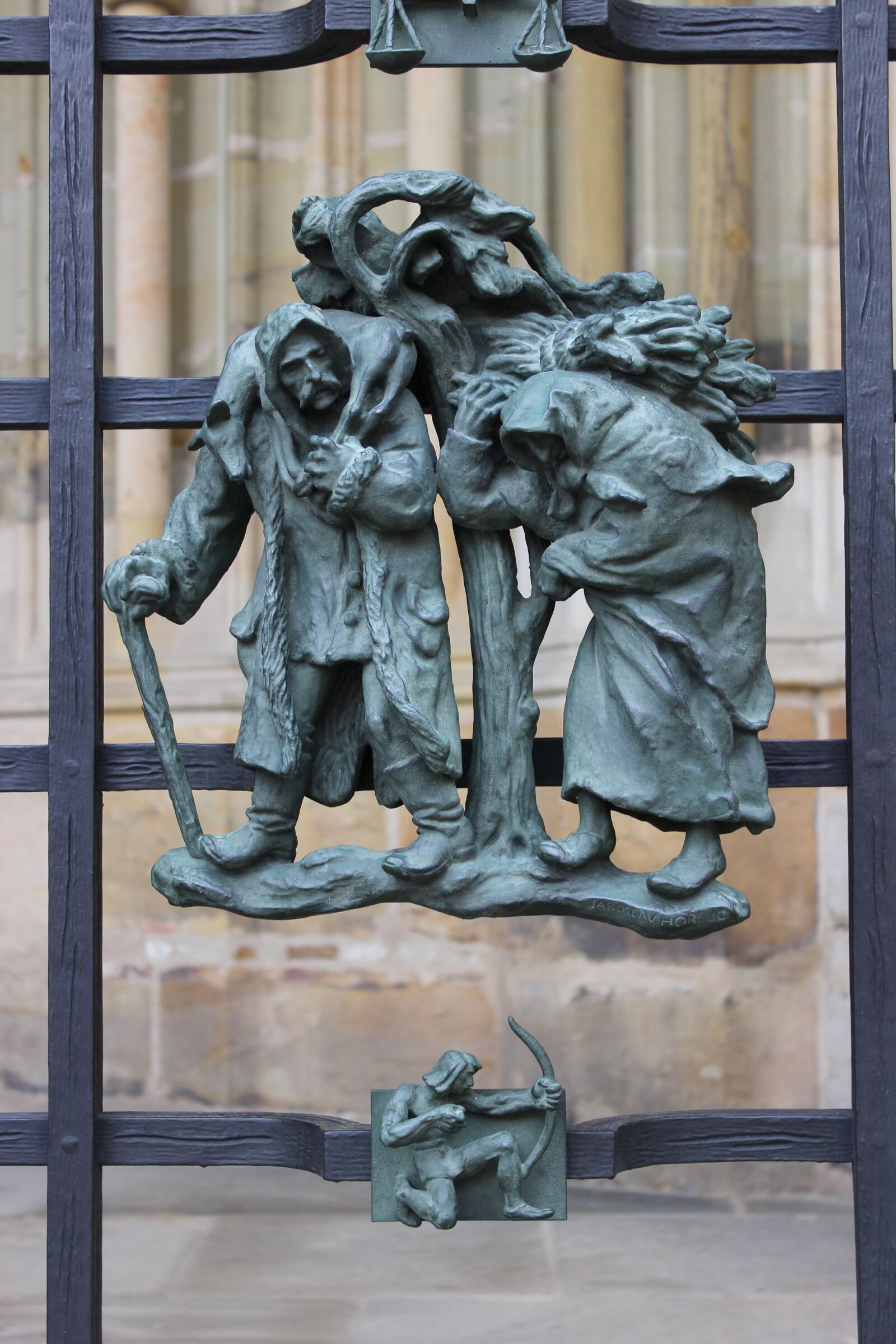 Canon EOS 600D (Rebel EOS T3i / EOS Kiss X5) sample photo. St vitus cathedral, gate photography