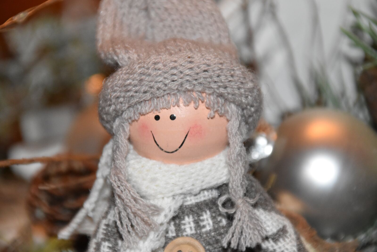 Nikon D5500 sample photo. Christmas elves, christmas jewelry photography