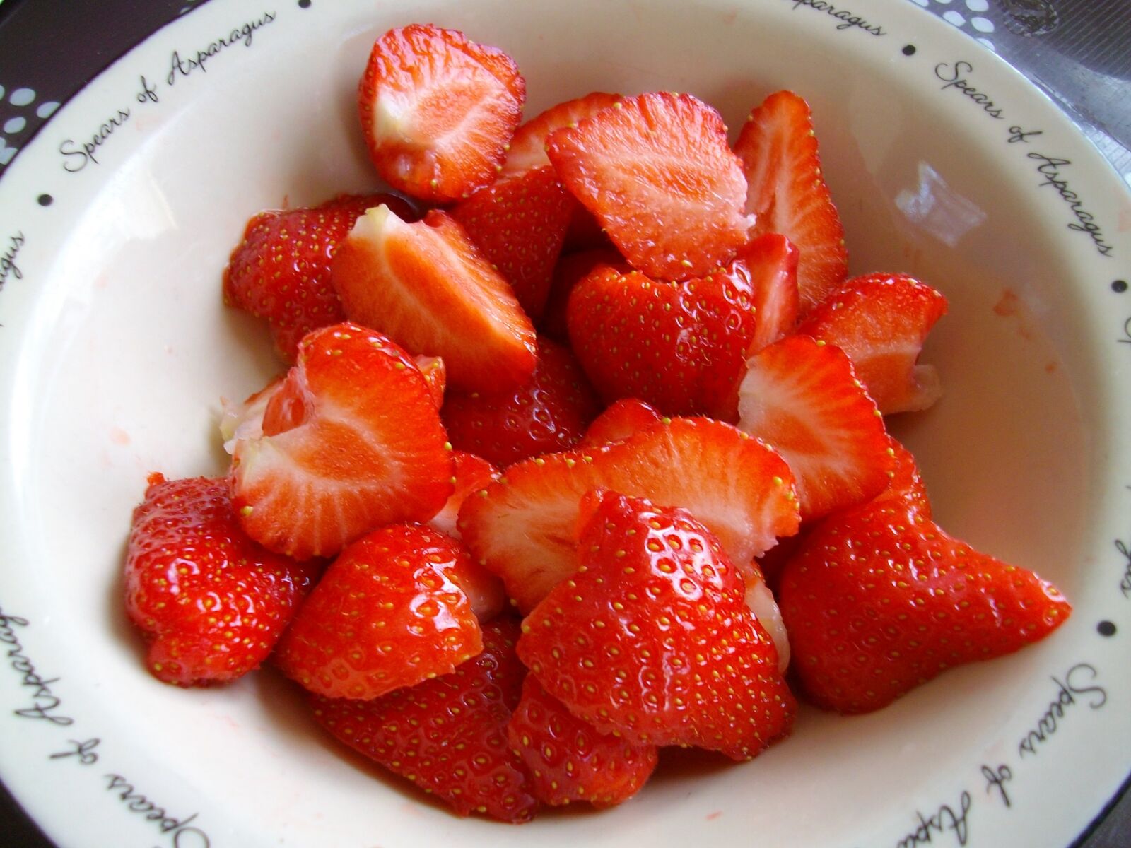 Pentax Optio E75 sample photo. Strawberries, strawberry, food photography
