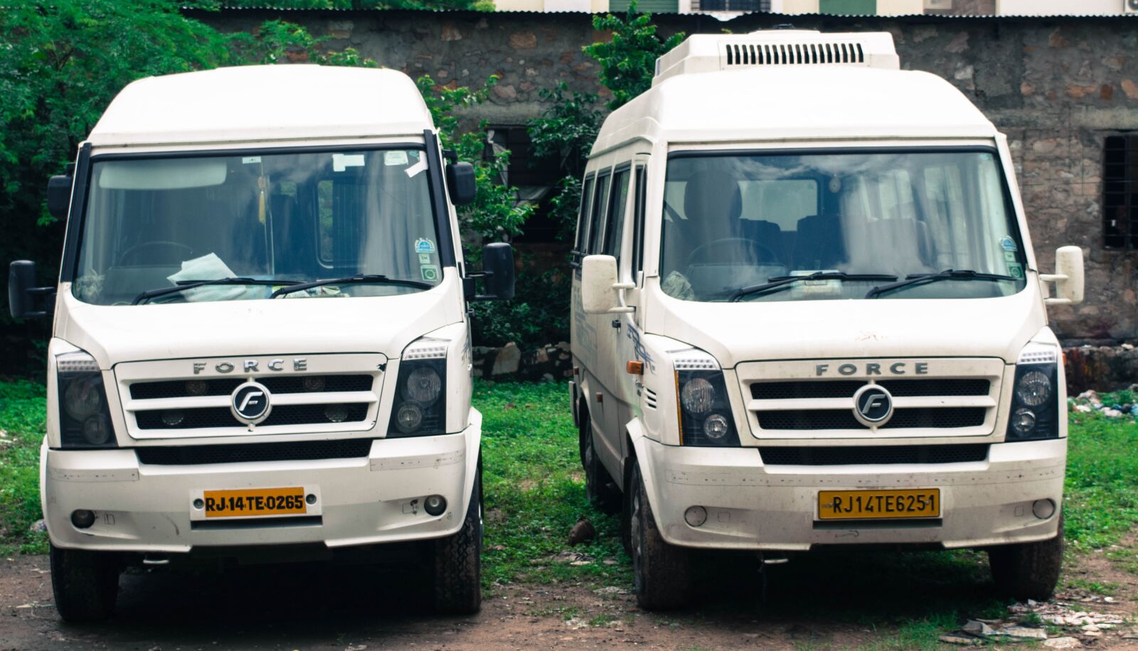 Nikon D5200 sample photo. Bus, tempo traveller, vehicle photography