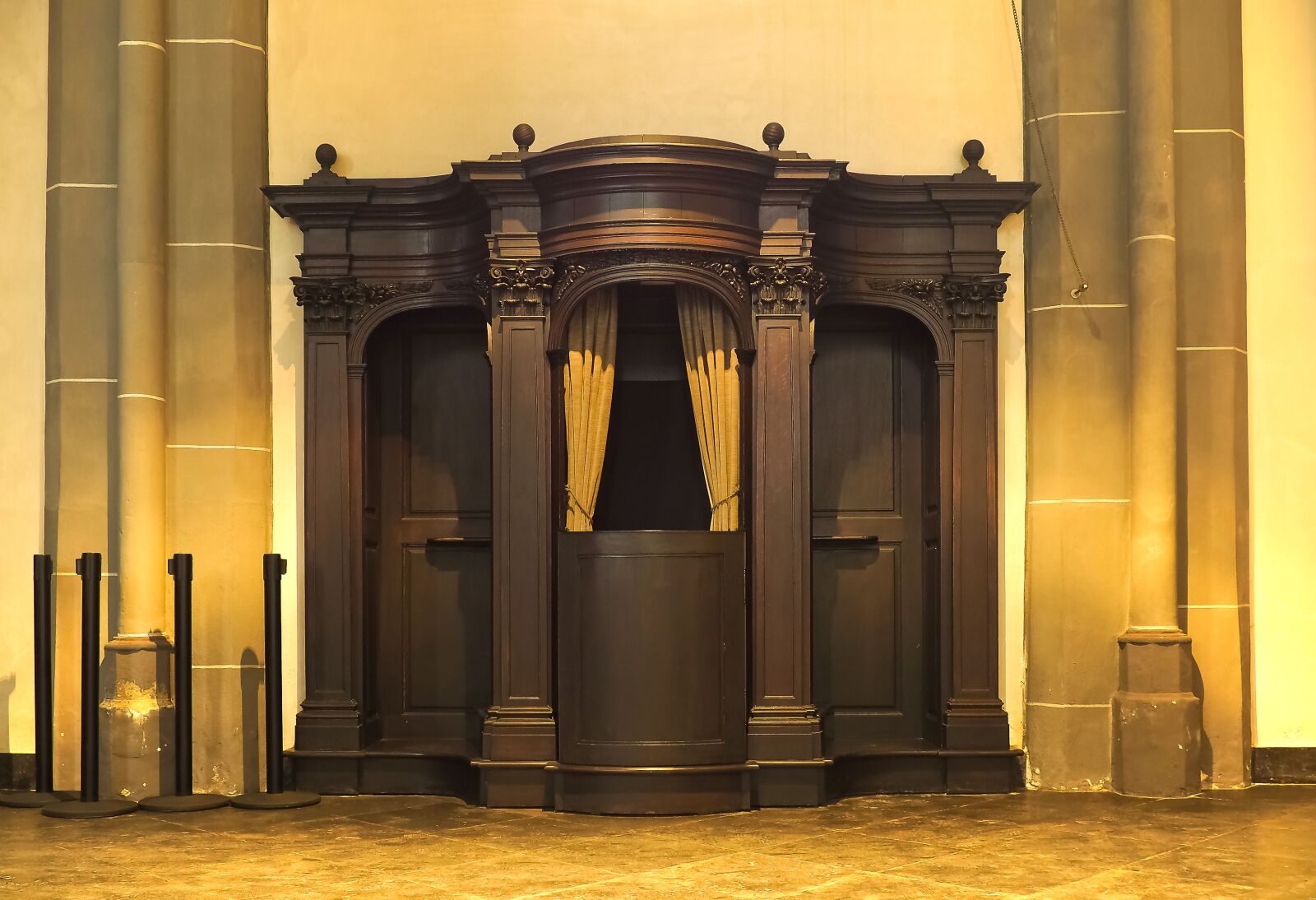 Olympus OM-D E-M10 sample photo. Church, confessional, confession photography