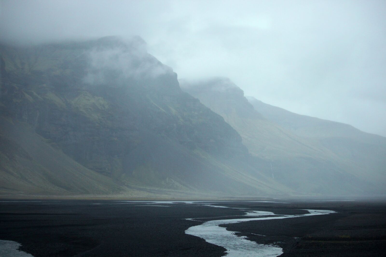 Canon EOS 500D (EOS Rebel T1i / EOS Kiss X3) sample photo. Mountain, river, iceland photography