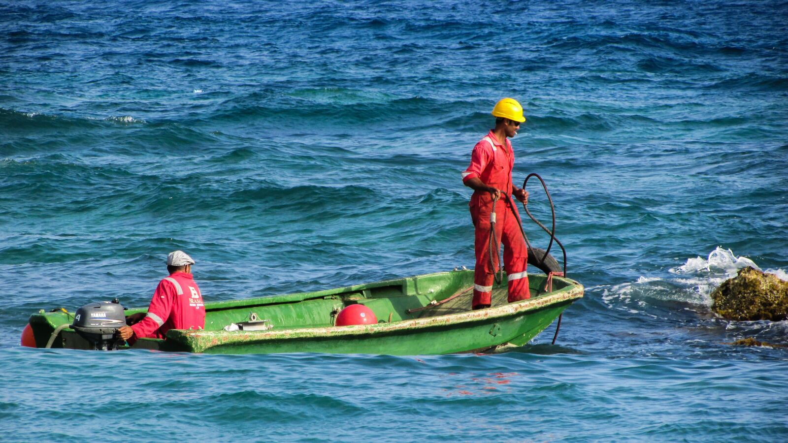 Canon PowerShot SX400 IS sample photo. Workers, boat, working photography