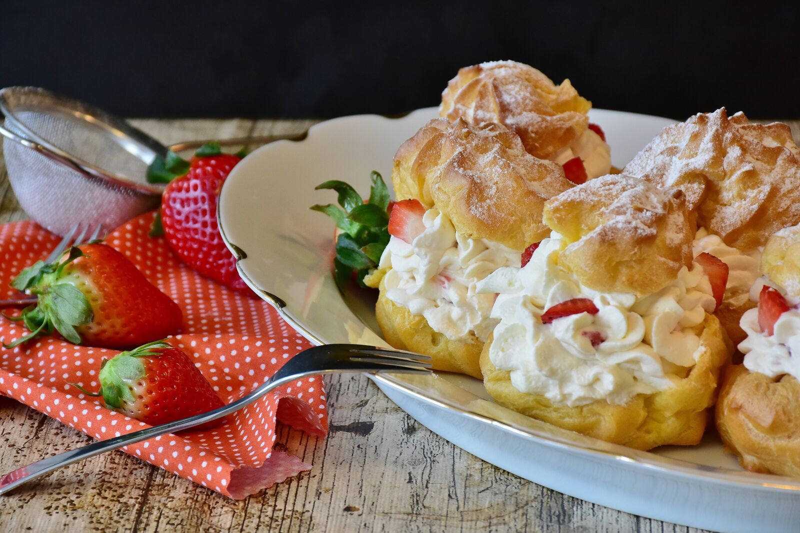 Nikon D7200 sample photo. Cream puff, strawberries, cream photography