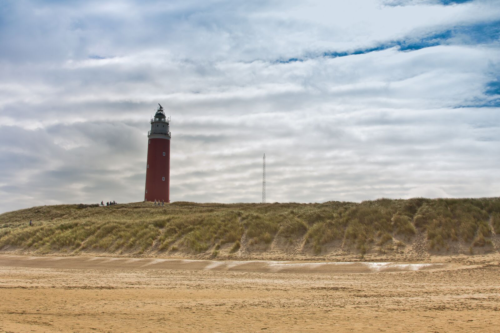 Canon EOS 50D + Canon EF 24-105mm F4L IS USM sample photo. Lighthouse, grass, dunes photography