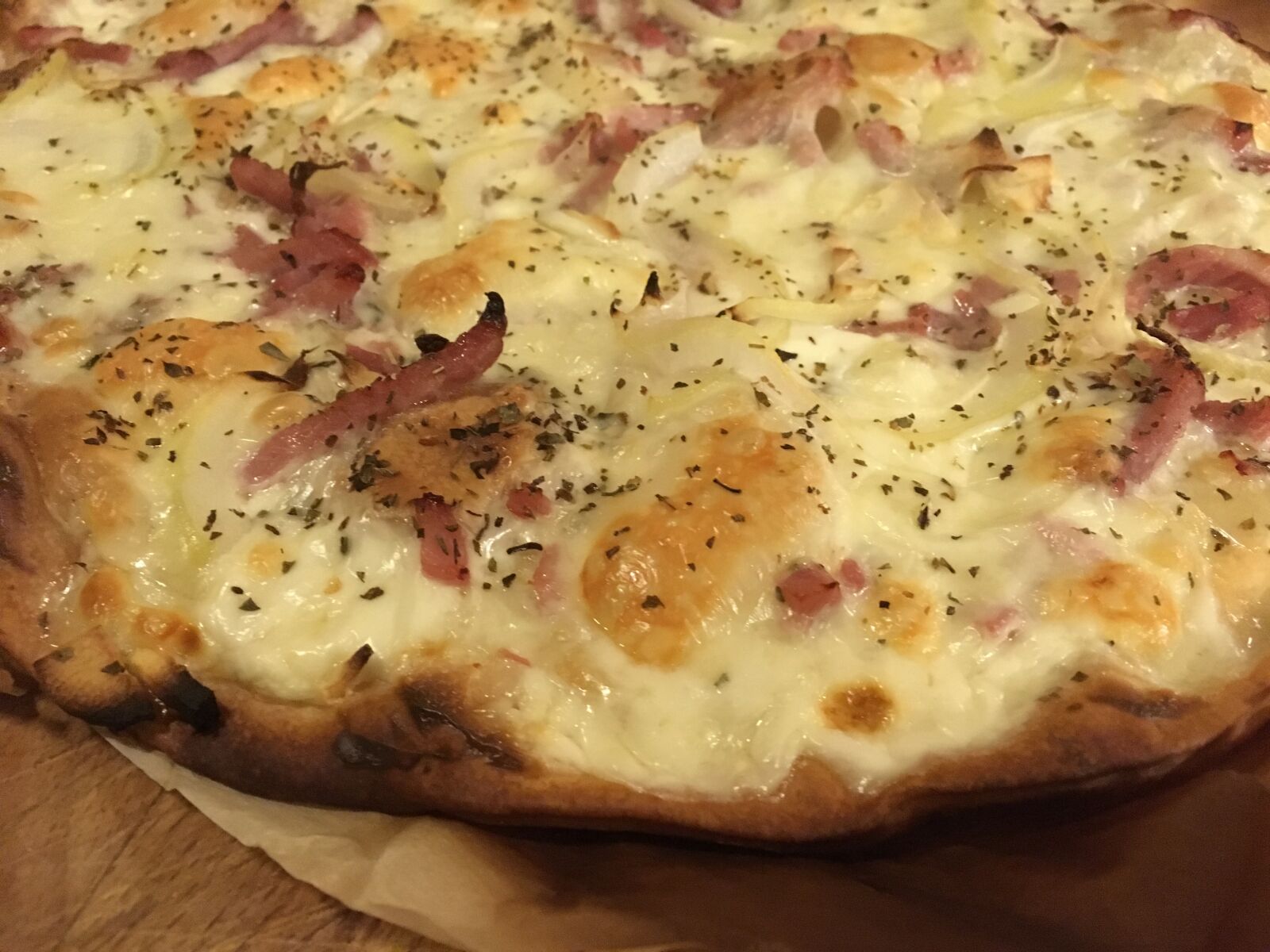 iPhone SE back camera 4.15mm f/2.2 sample photo. Pizza, cheese, kitchen photography
