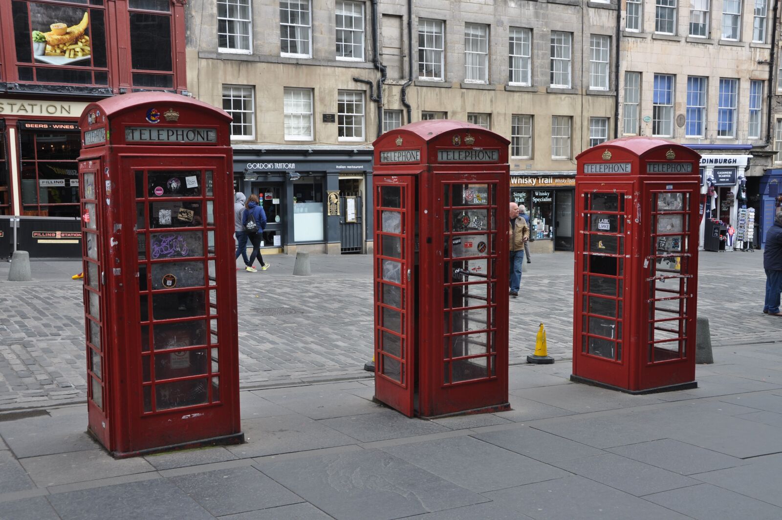 Nikon D5000 sample photo. Phone box, edinburgh, british photography