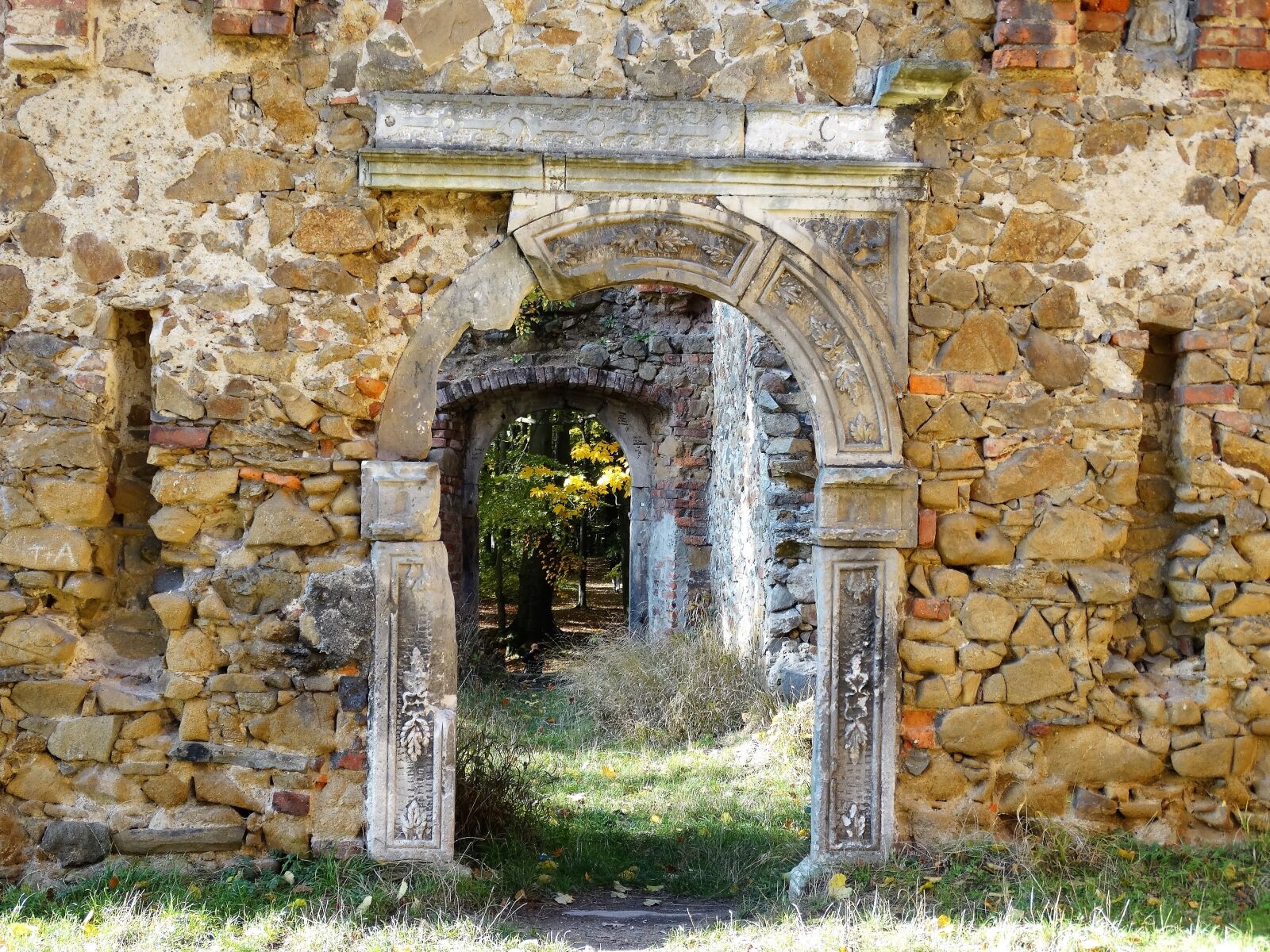 Sony Cyber-shot DSC-HX300 sample photo. Monument, the ruins of photography