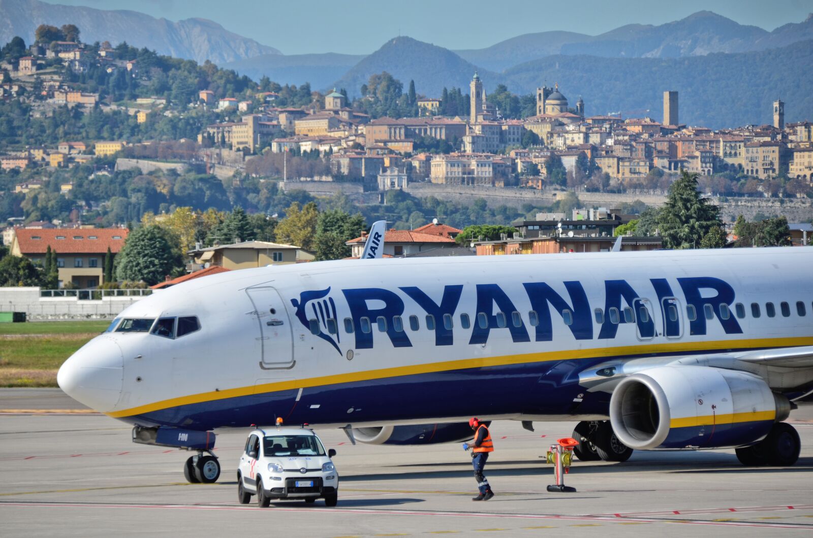 Nikon D7000 sample photo. Ryanair, 737, boeing photography
