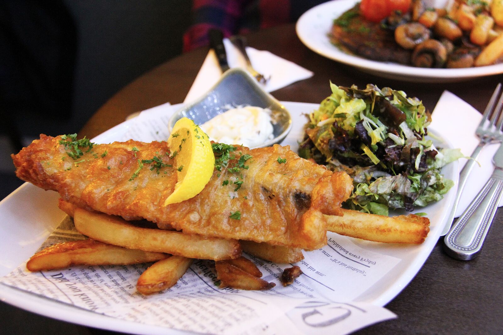 Canon EF-S 18-200mm F3.5-5.6 IS sample photo. Fish and chip, fried photography