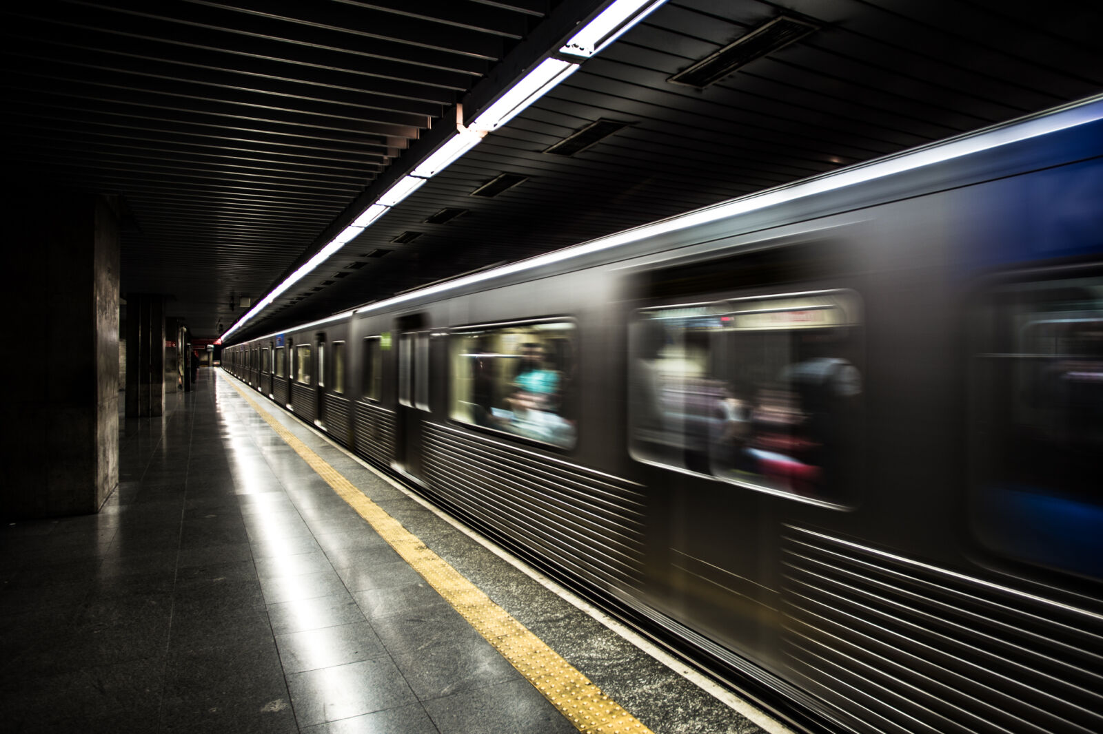 Canon EF 20mm F2.8 USM sample photo. Blur, commuters, dark, fast photography