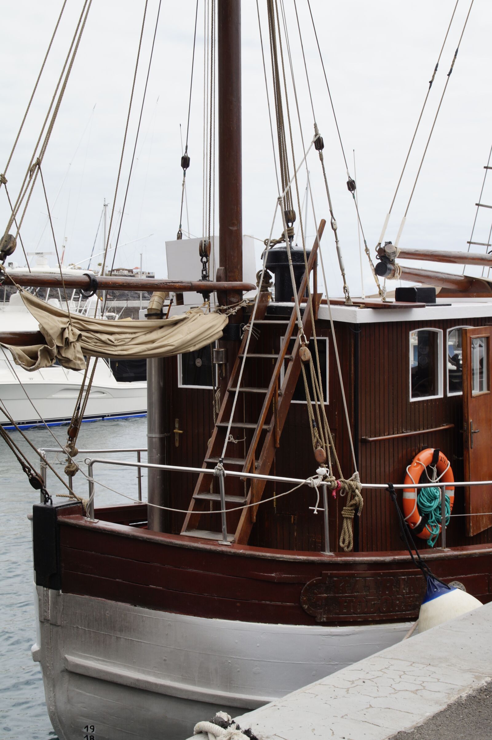 Sony SLT-A58 sample photo. Shrimp, fisherman, fishing boat photography