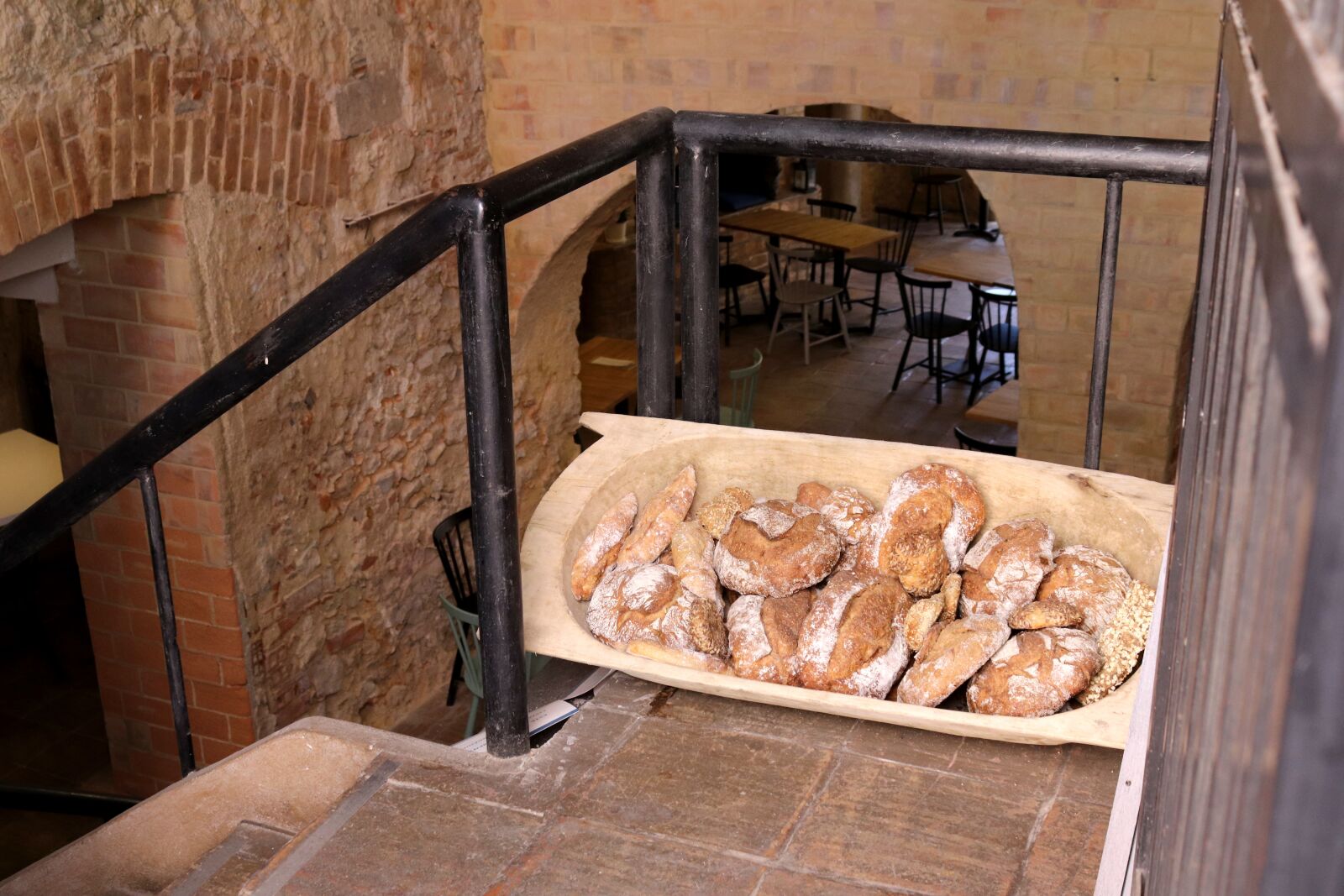 Canon EOS 200D (EOS Rebel SL2 / EOS Kiss X9) sample photo. Bread, food, restaurant photography