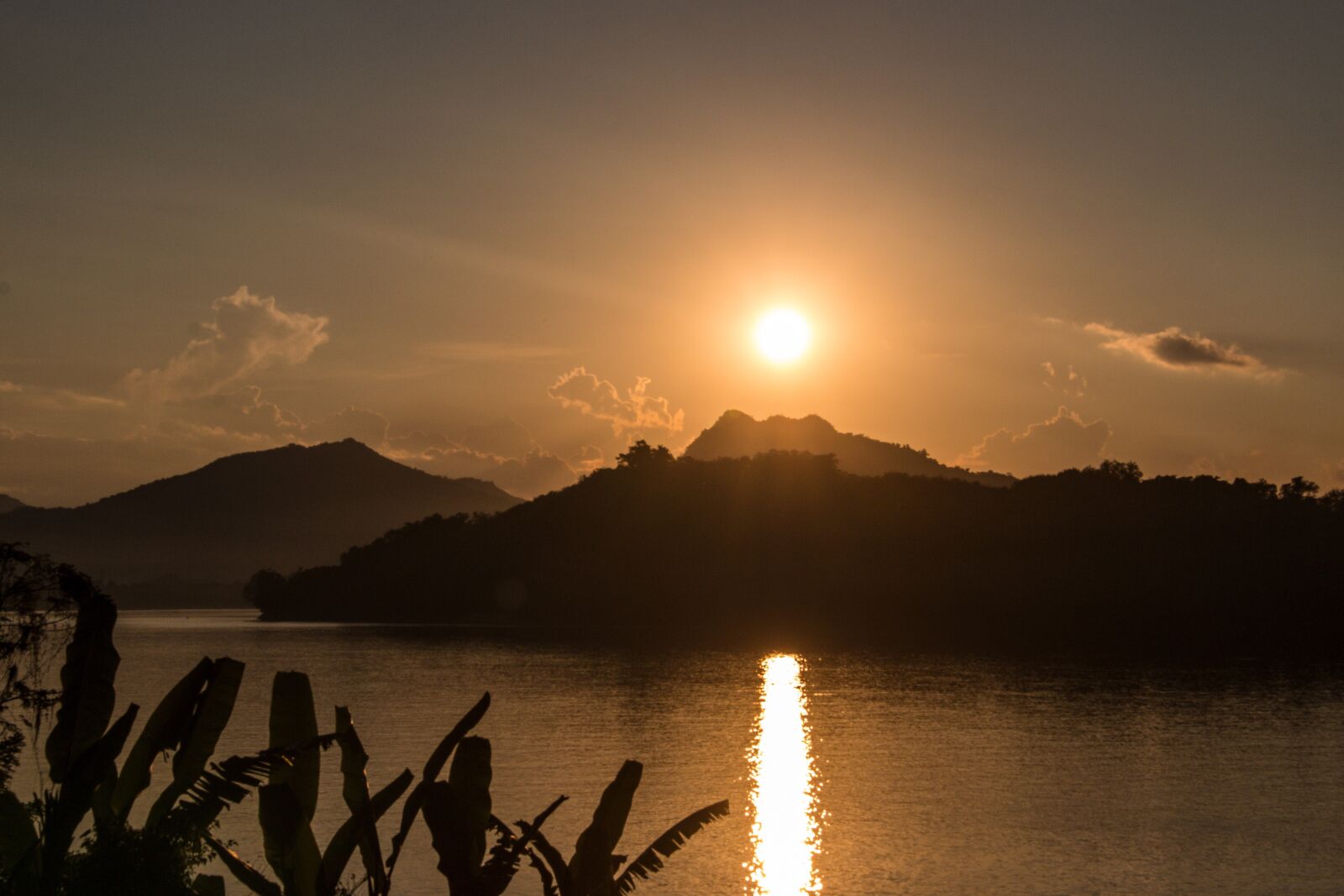 Canon EOS 70D sample photo. Sunset, evening, laos photography