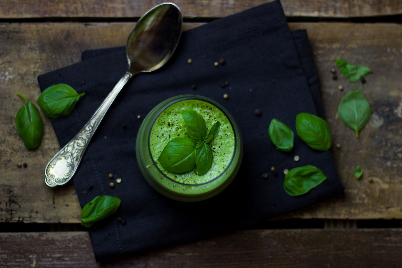 Canon EOS 600D (Rebel EOS T3i / EOS Kiss X5) + Canon EF 50mm F1.8 STM sample photo. Basil, soup, creamy photography