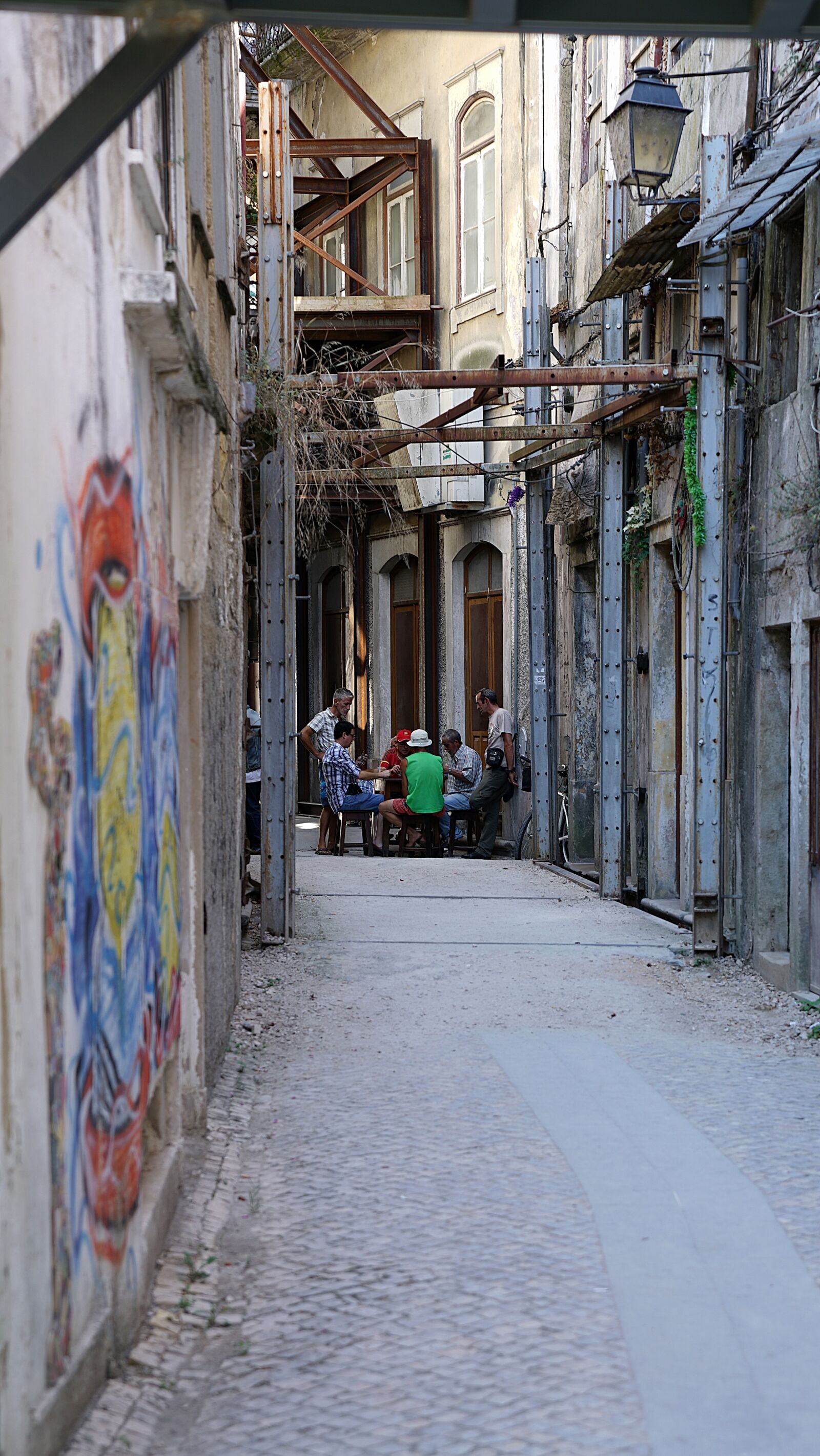 Sony a7R II + Sony FE 24-70mm F2.8 GM sample photo. Backstreet, card, playing photography
