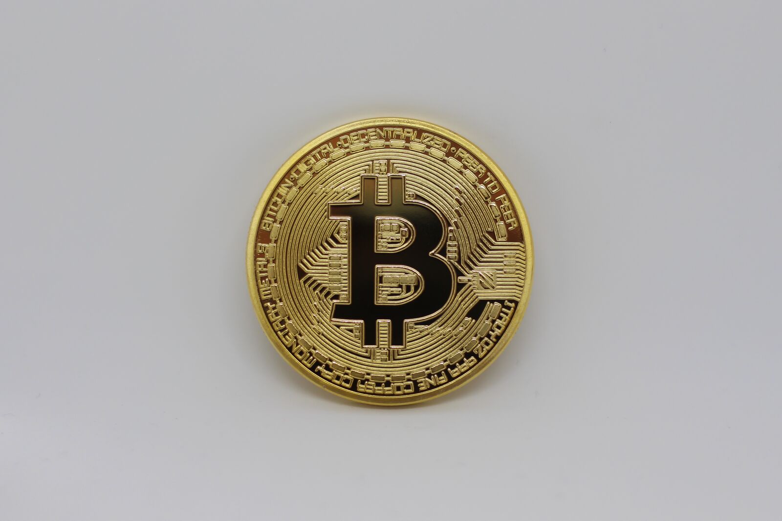 Canon EOS 700D (EOS Rebel T5i / EOS Kiss X7i) + Canon EF 50mm F1.8 STM sample photo. Bitcoin, currency, finance photography