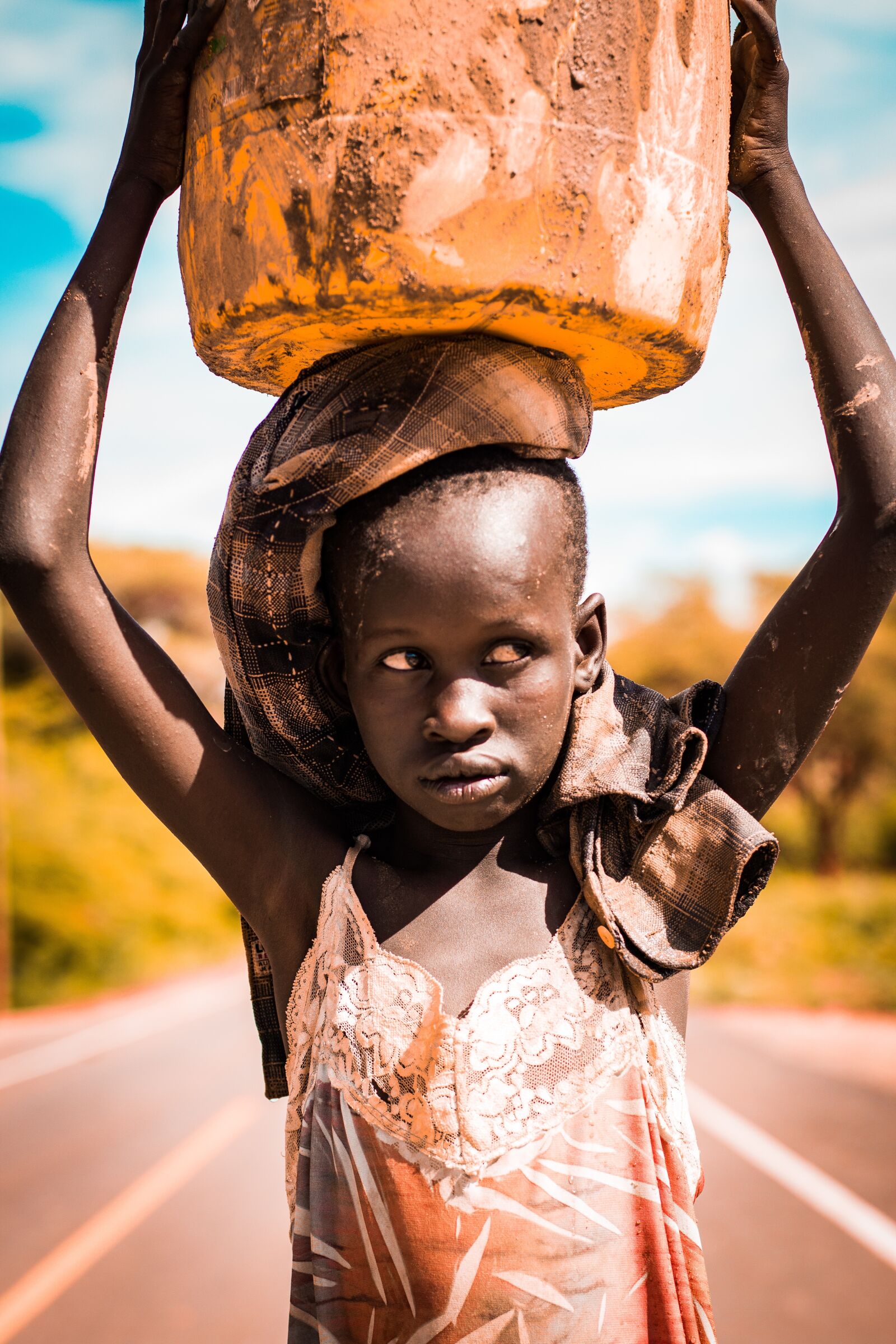 Canon EOS 700D (EOS Rebel T5i / EOS Kiss X7i) + Canon EF 50mm F1.4 USM sample photo. Girl, water, jerrycan photography