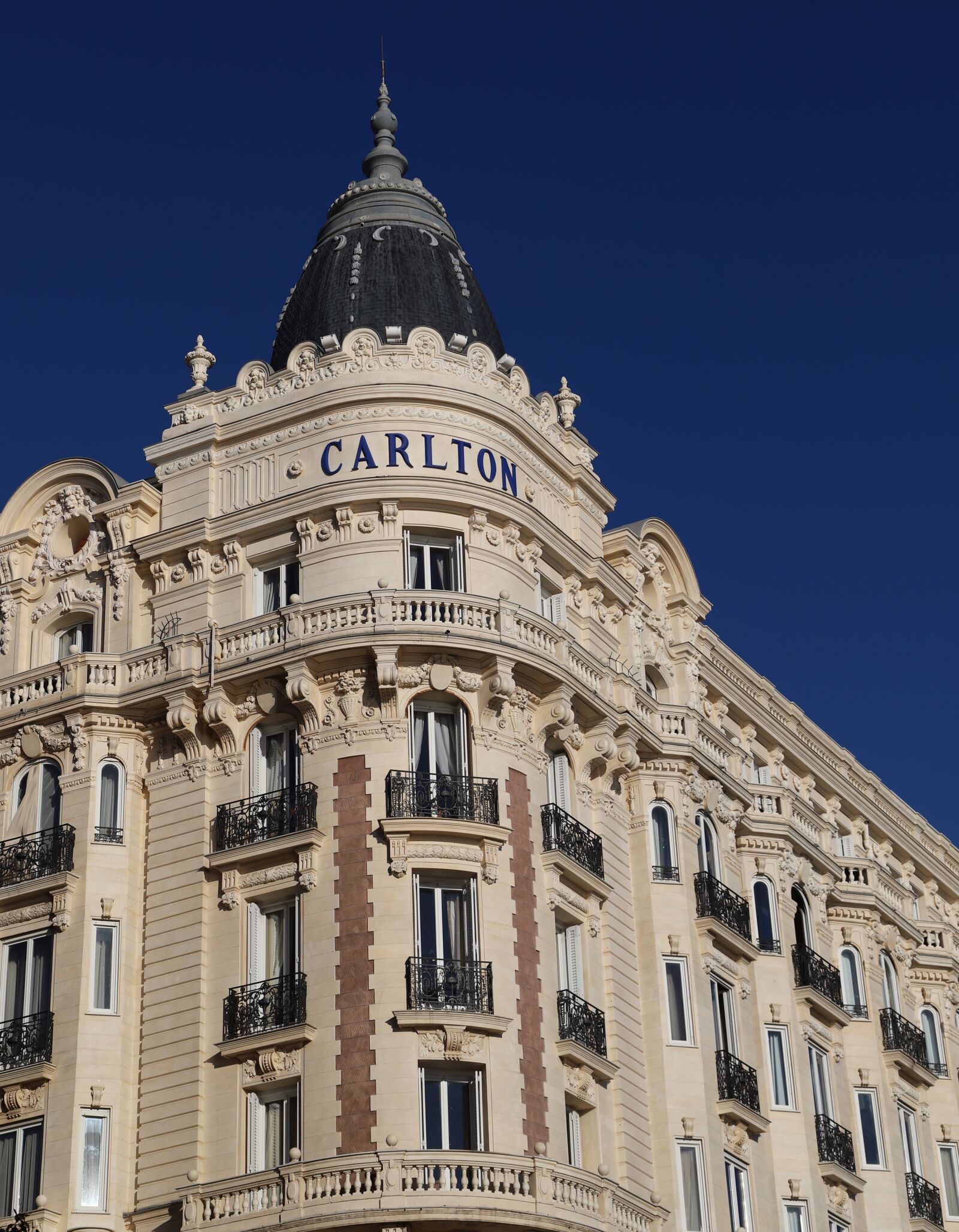 Canon EOS 6D Mark II sample photo. Architecture, facade, building photography