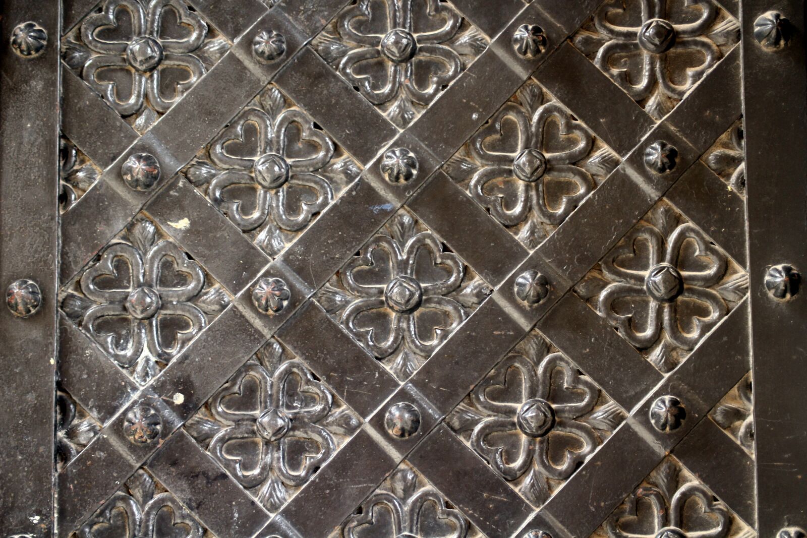 Canon EOS 1200D (EOS Rebel T5 / EOS Kiss X70 / EOS Hi) sample photo. Gateway, metal, iron photography
