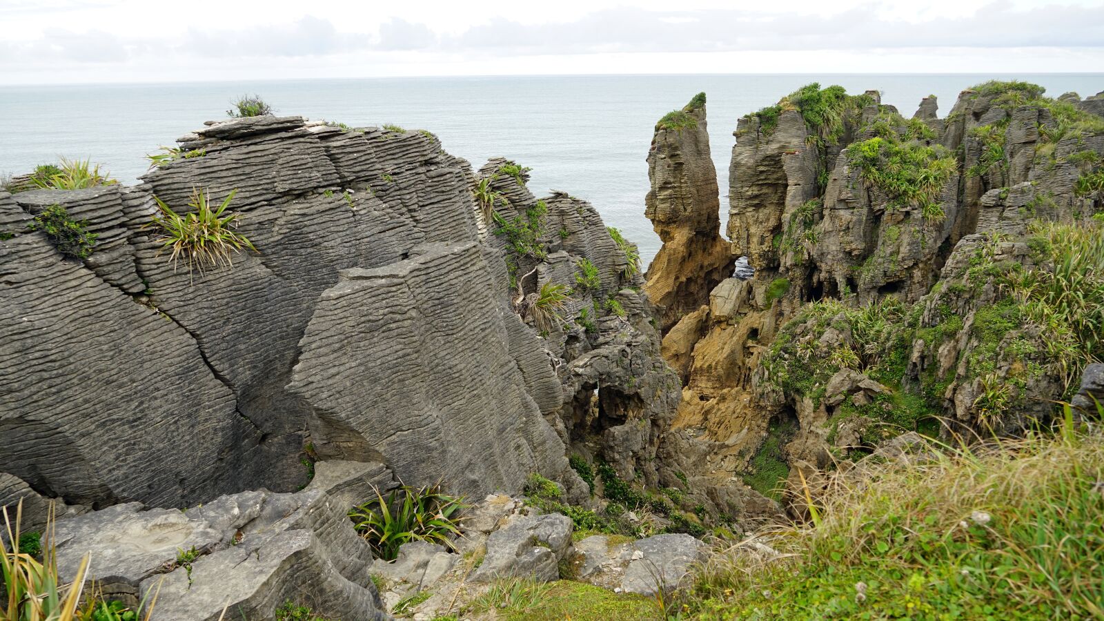 Sony a7 + Sony FE 24-240mm F3.5-6.3 OSS sample photo. Pancake rocks, new zealand photography