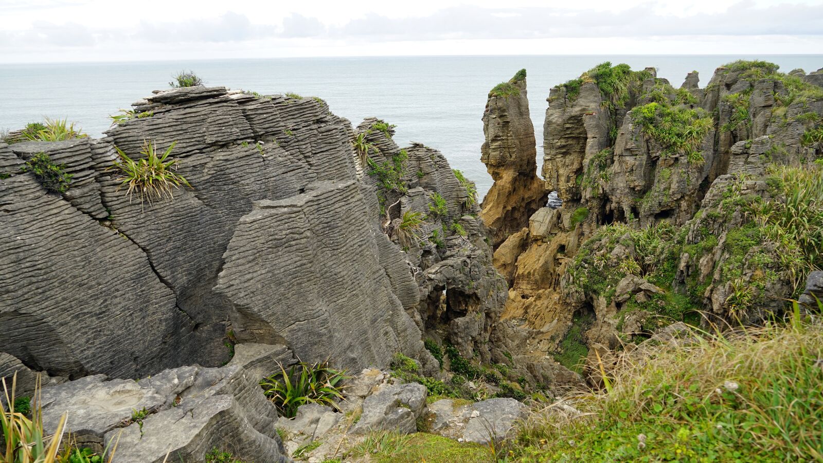 Sony FE 24-240mm F3.5-6.3 OSS sample photo. Pancake rocks, new zealand photography