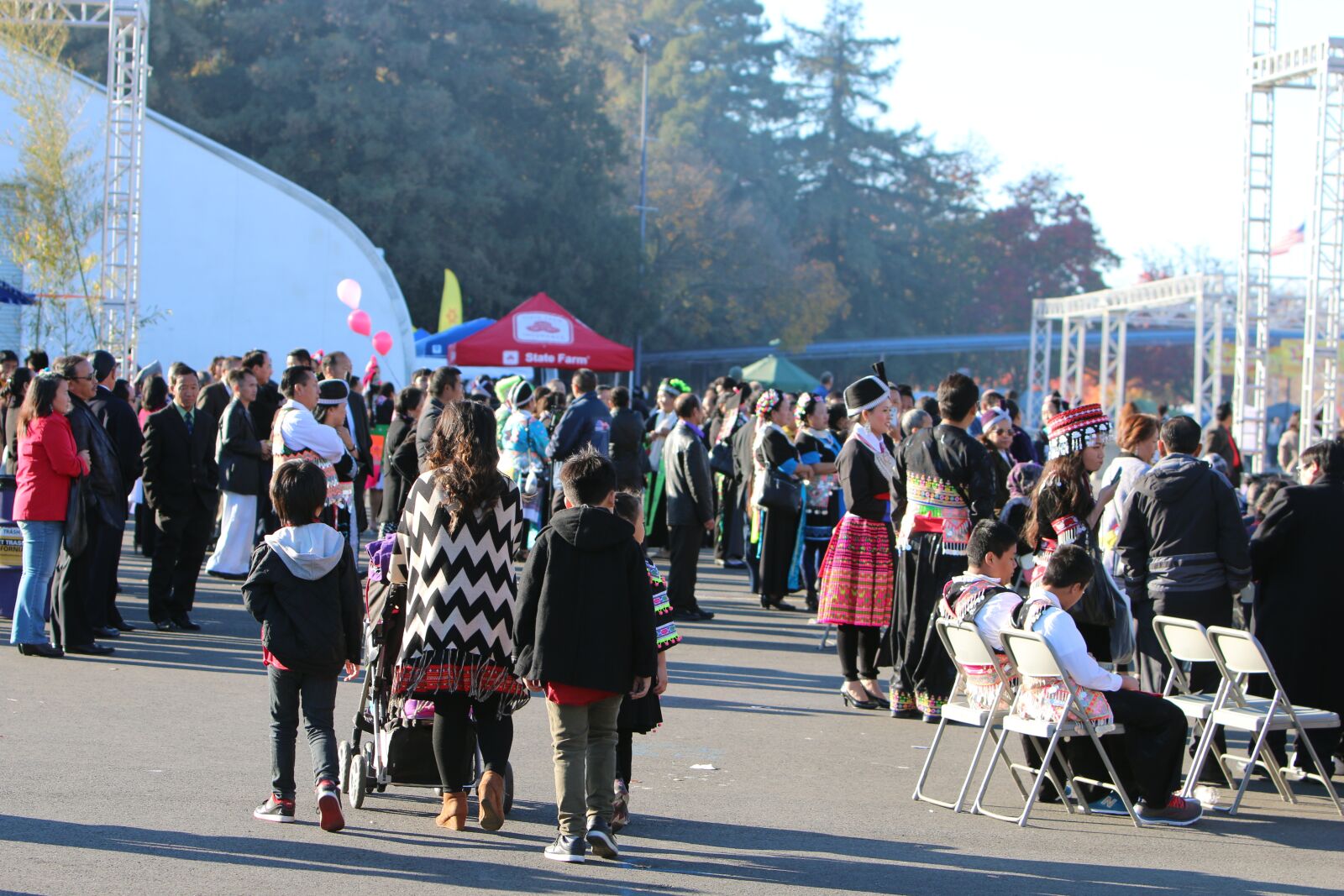 Canon EOS 70D + Canon EF 70-200mm F2.8L IS USM sample photo. Hmong new year hmong photography