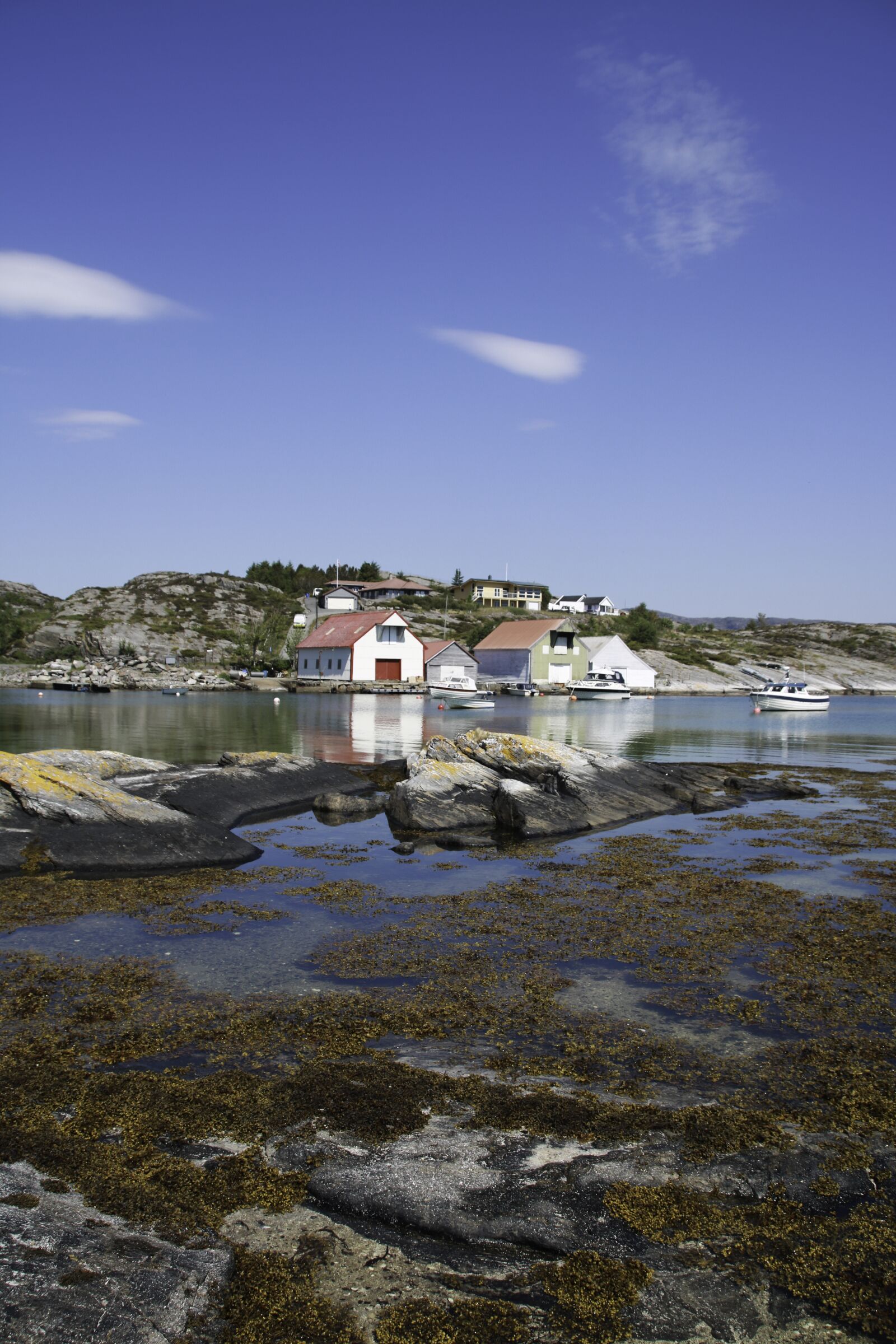 Canon EOS 750D (EOS Rebel T6i / EOS Kiss X8i) sample photo. The boathouse, sea, salt photography