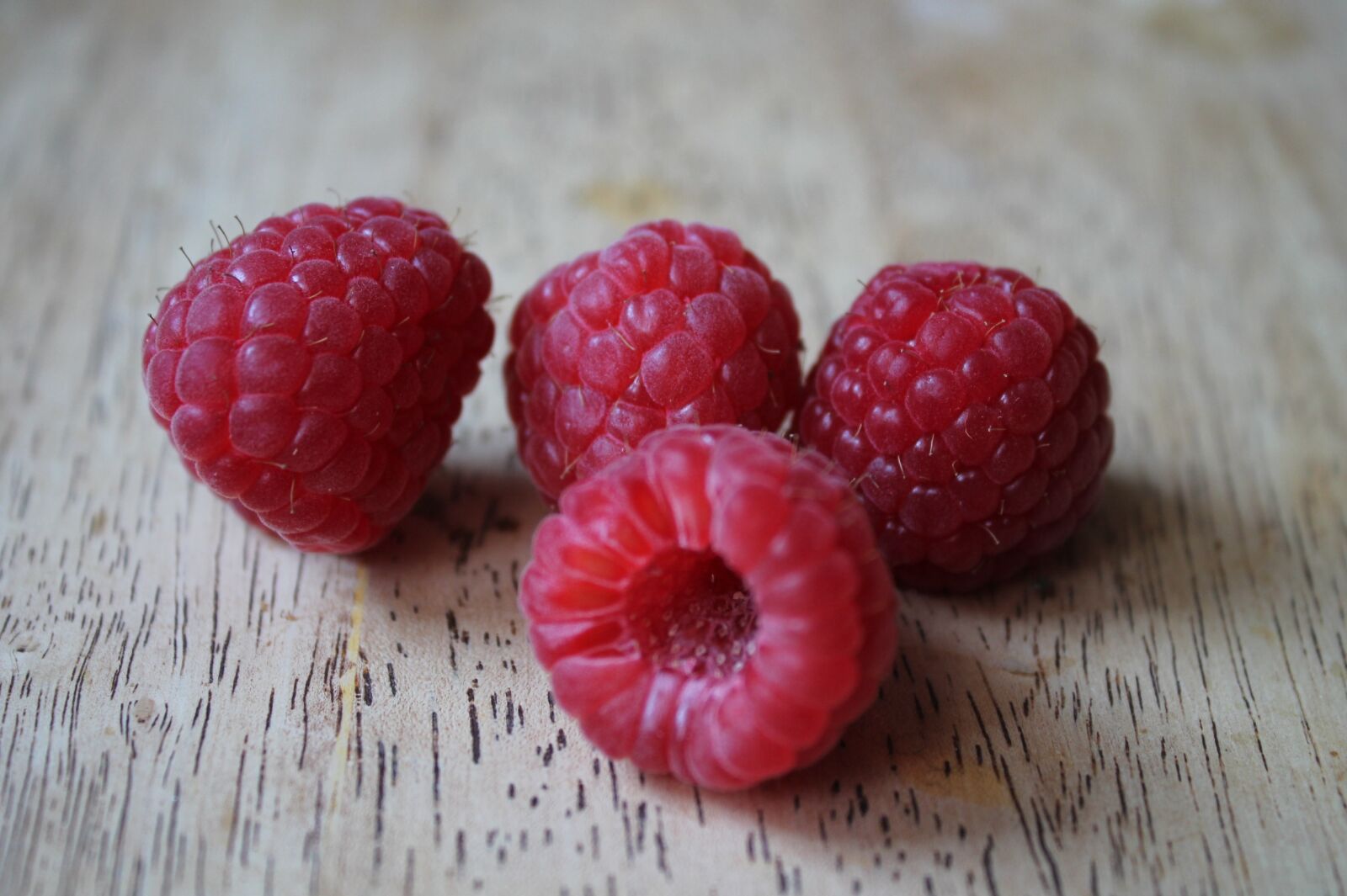 Canon EOS 1100D (EOS Rebel T3 / EOS Kiss X50) sample photo. Raspberries, red, fruit photography