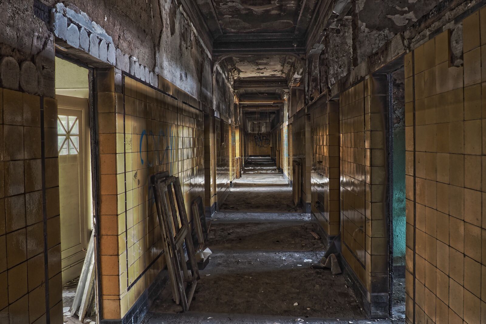 Olympus OM-D E-M10 sample photo. Architecture, old, abandoned photography