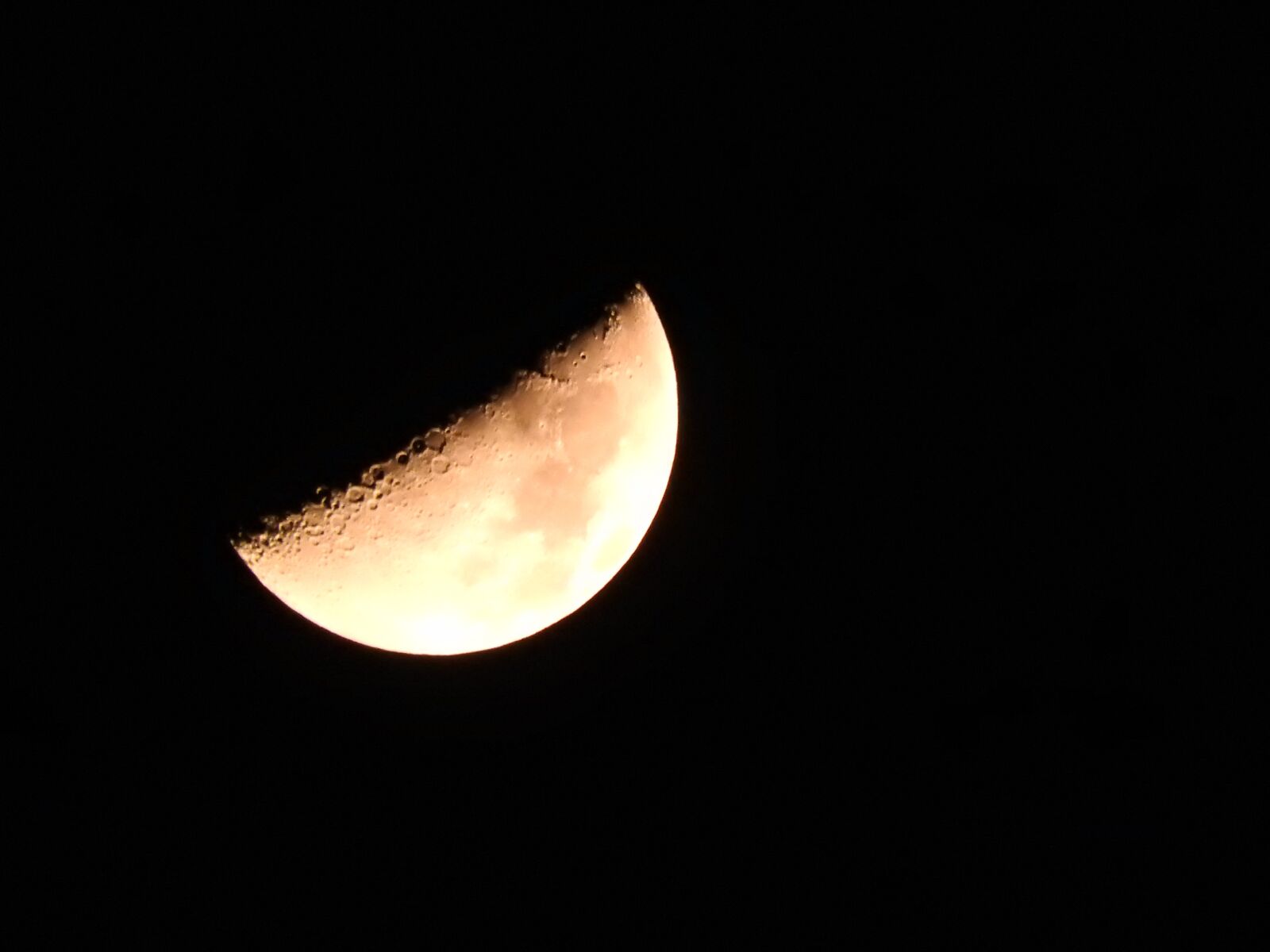 Nikon Coolpix P610 sample photo. Half, moon, grooves photography