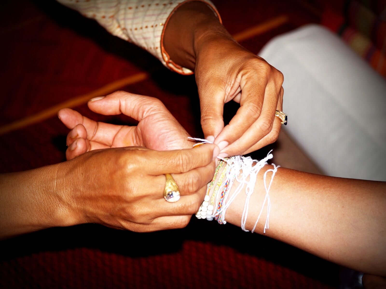 Olympus E-300 (EVOLT E-300) sample photo. Adult, bracelets, colors, fingers photography
