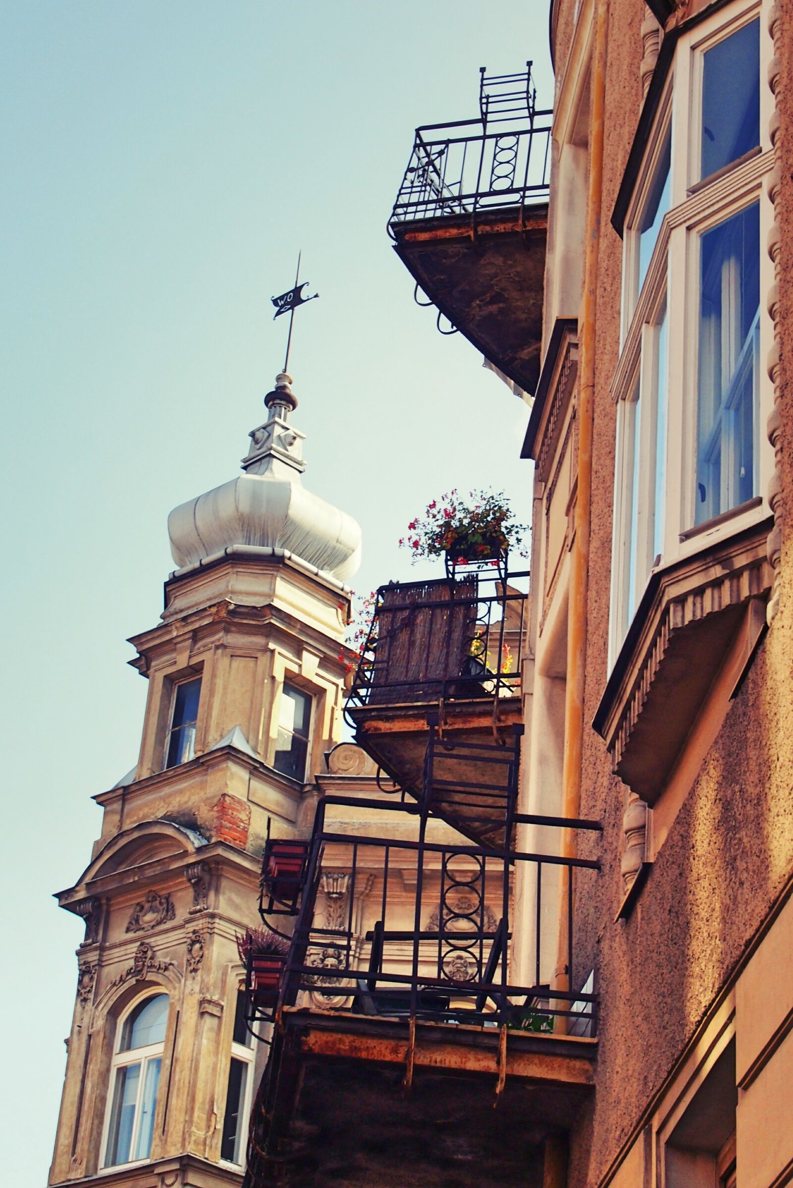 Olympus PEN E-PM1 sample photo. Architecture, city, building photography