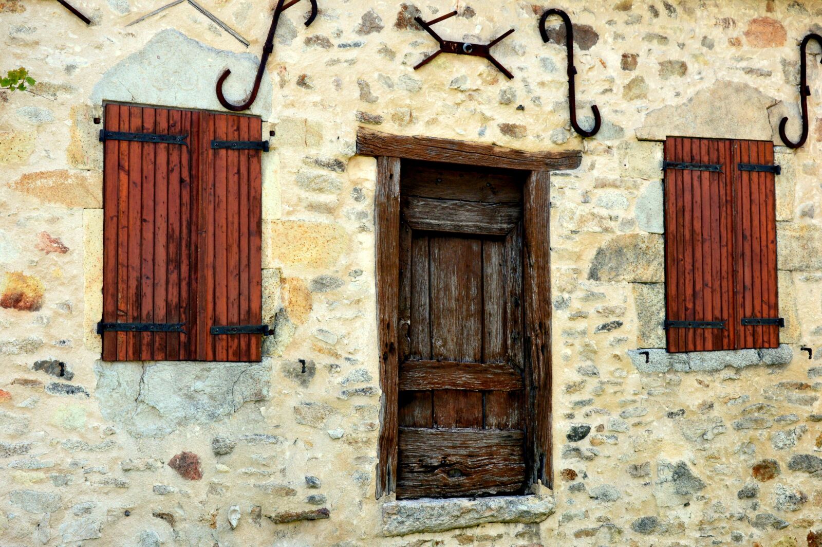 Nikon D3200 sample photo. Door, shutters, houses photography