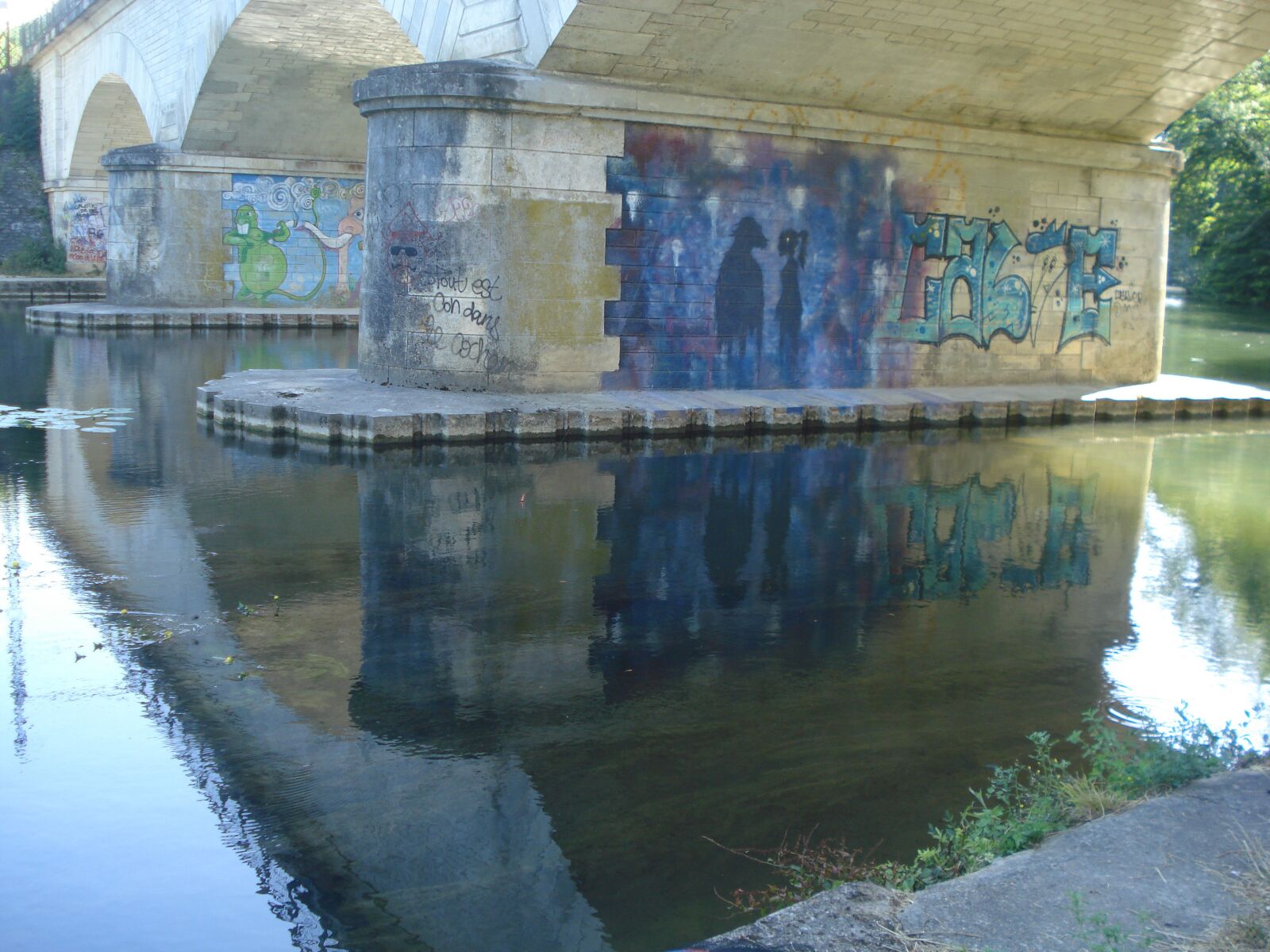 Sony DSC-W55 sample photo. Bridge, tags, river photography