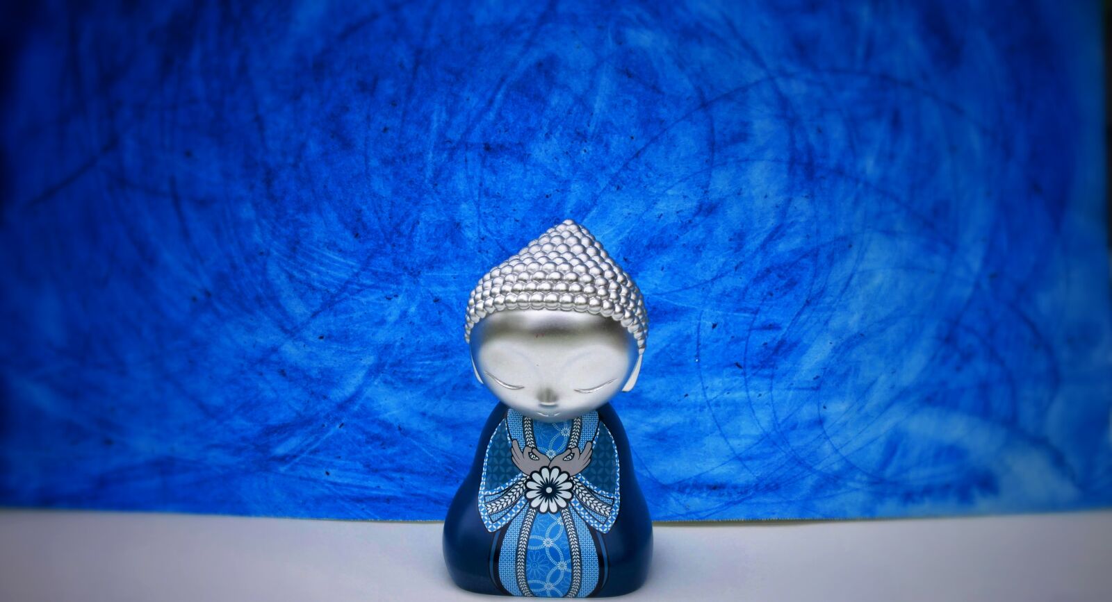 Canon EOS 500D (EOS Rebel T1i / EOS Kiss X3) sample photo. Blue, buddha, monk photography