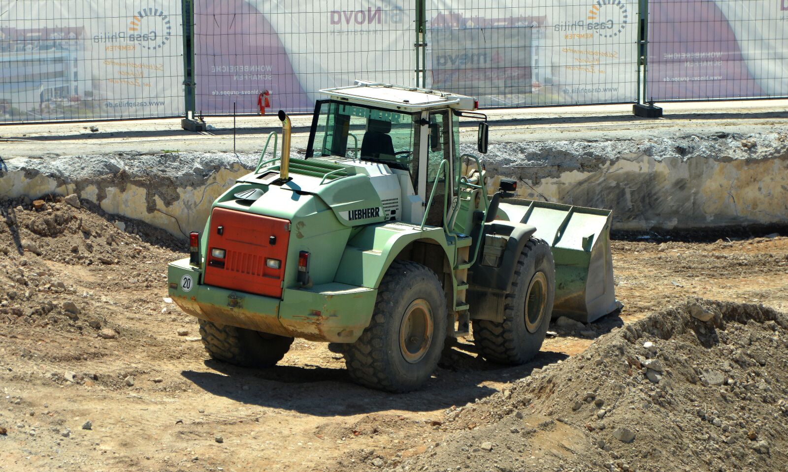 Nikon D3200 sample photo. Excavators, excavator driver, heavy photography
