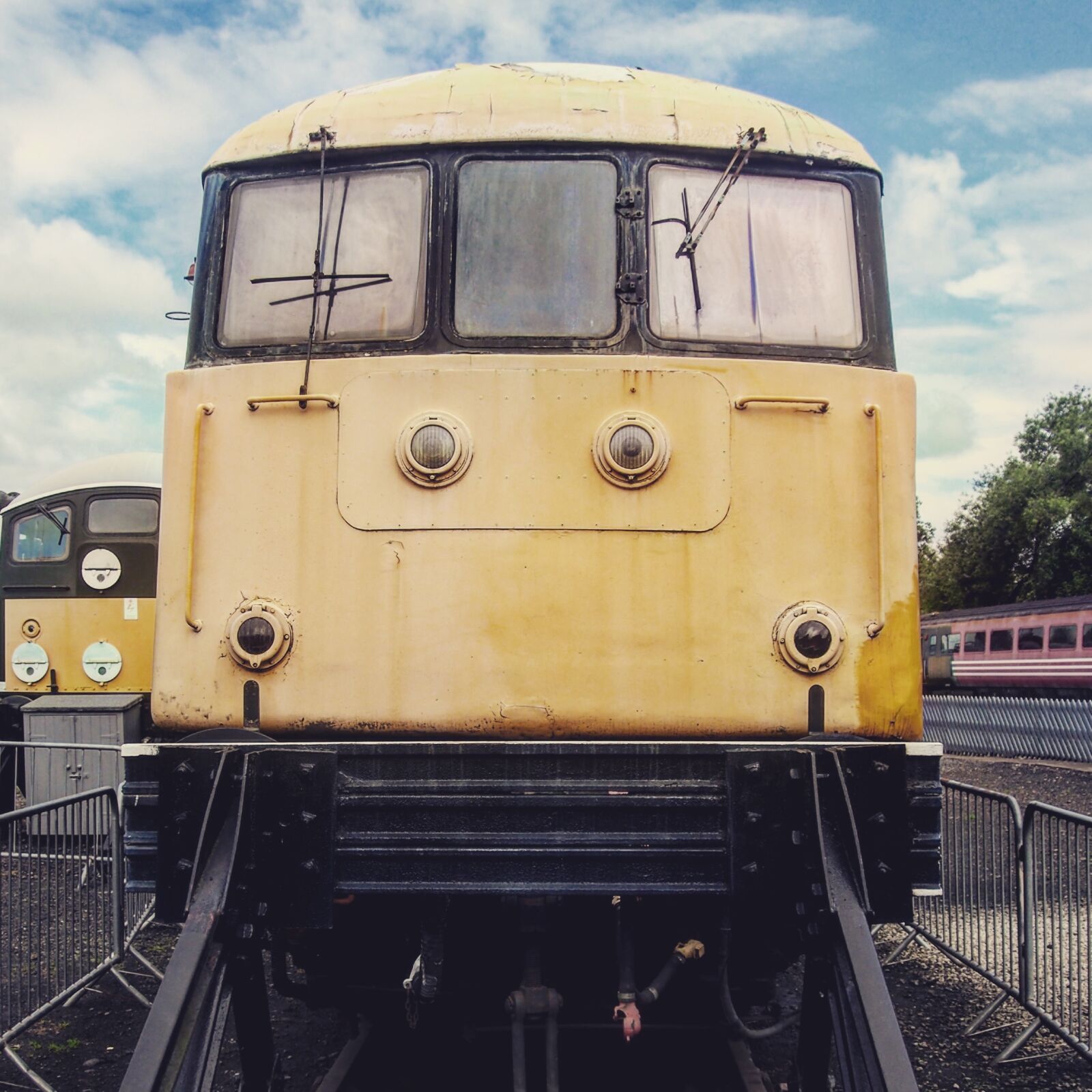 Olympus OM-D E-M5 sample photo. Train, rail, derelict photography